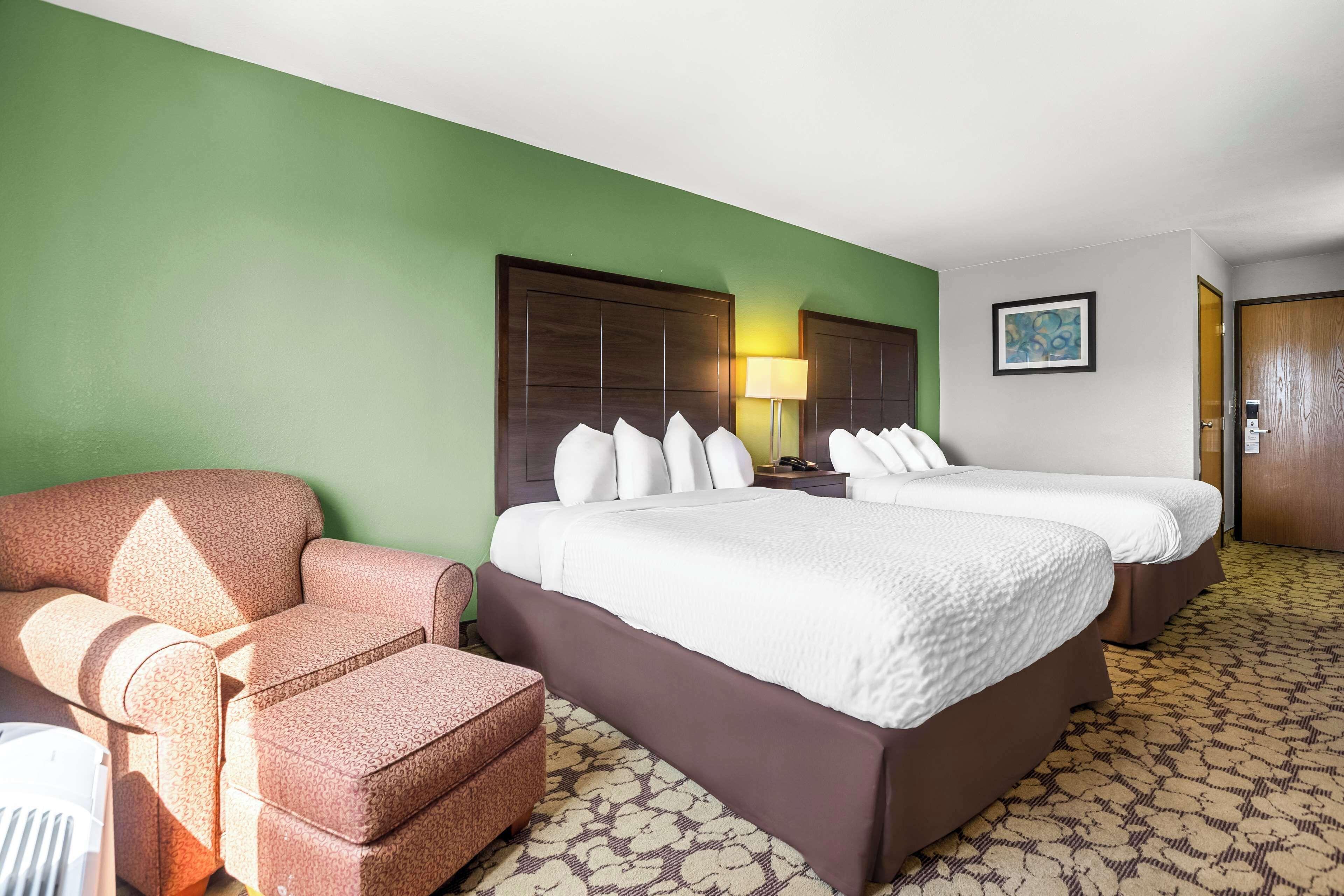 Standard Queen Room