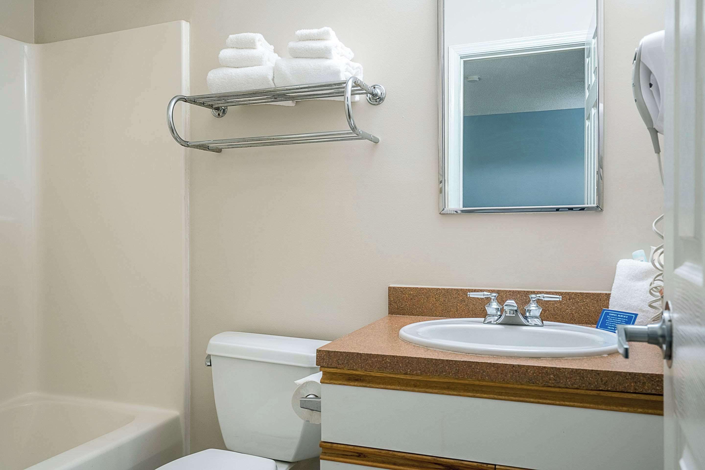 Efficiency Double Room - Accessible/Non-Smoking