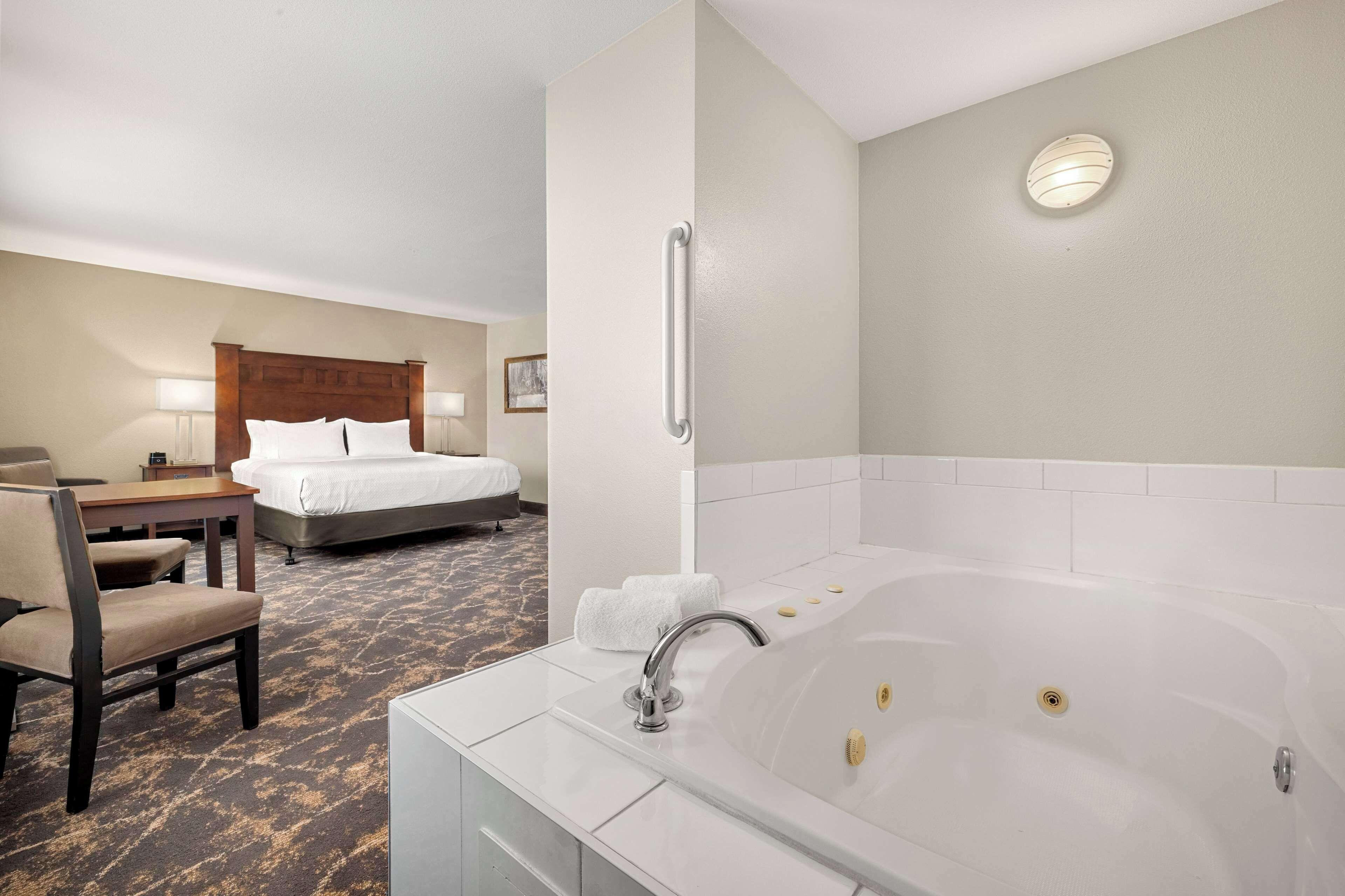 King Suite with Spa Bath