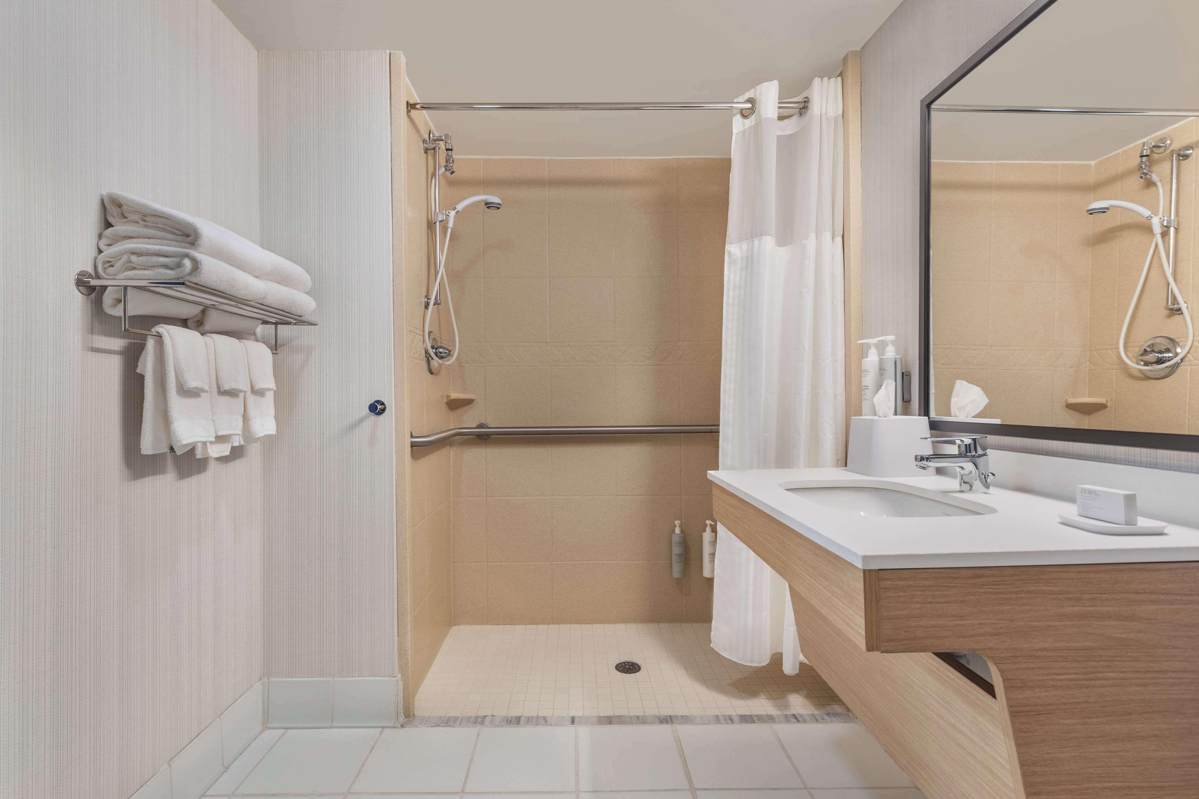 King Room Mobility Accessible Tub