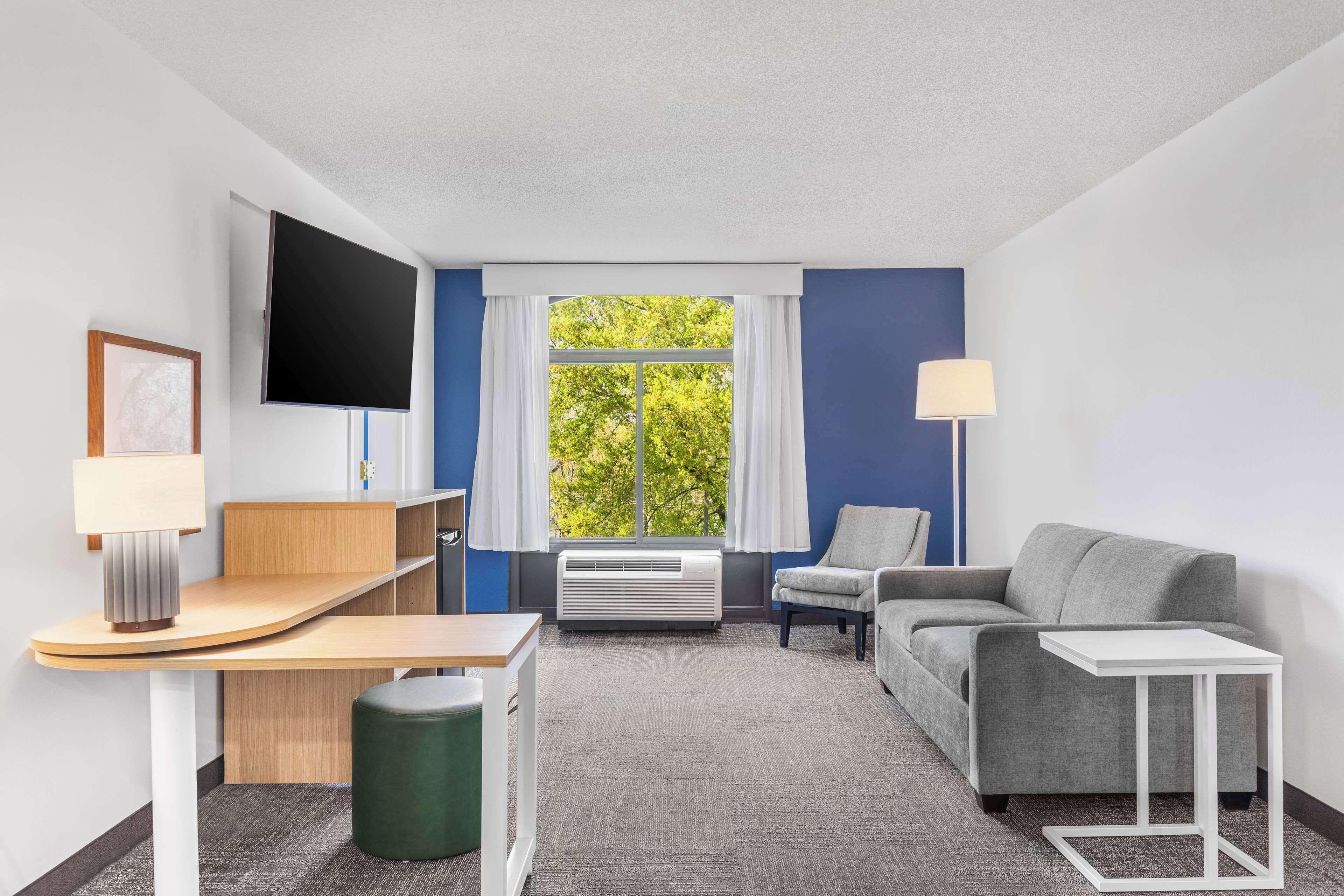 One-Bedroom King Suite