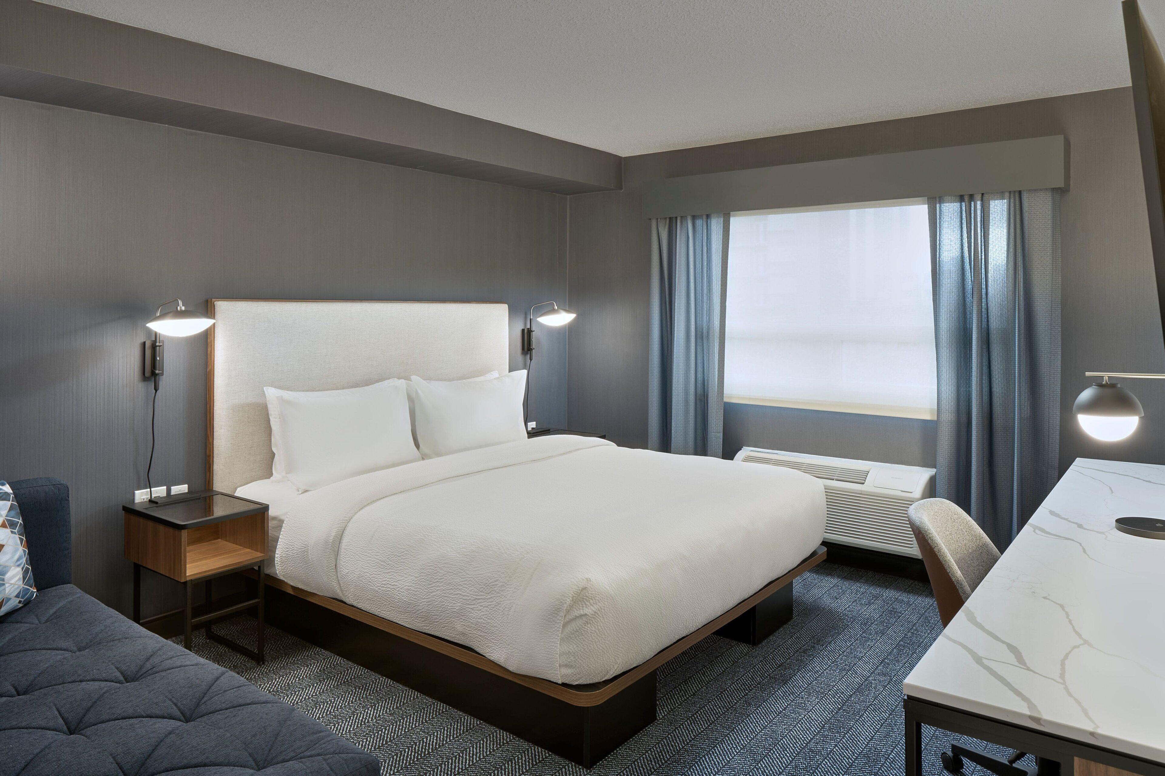 King Room Bathtub Mobility Access or Hearing Accessible