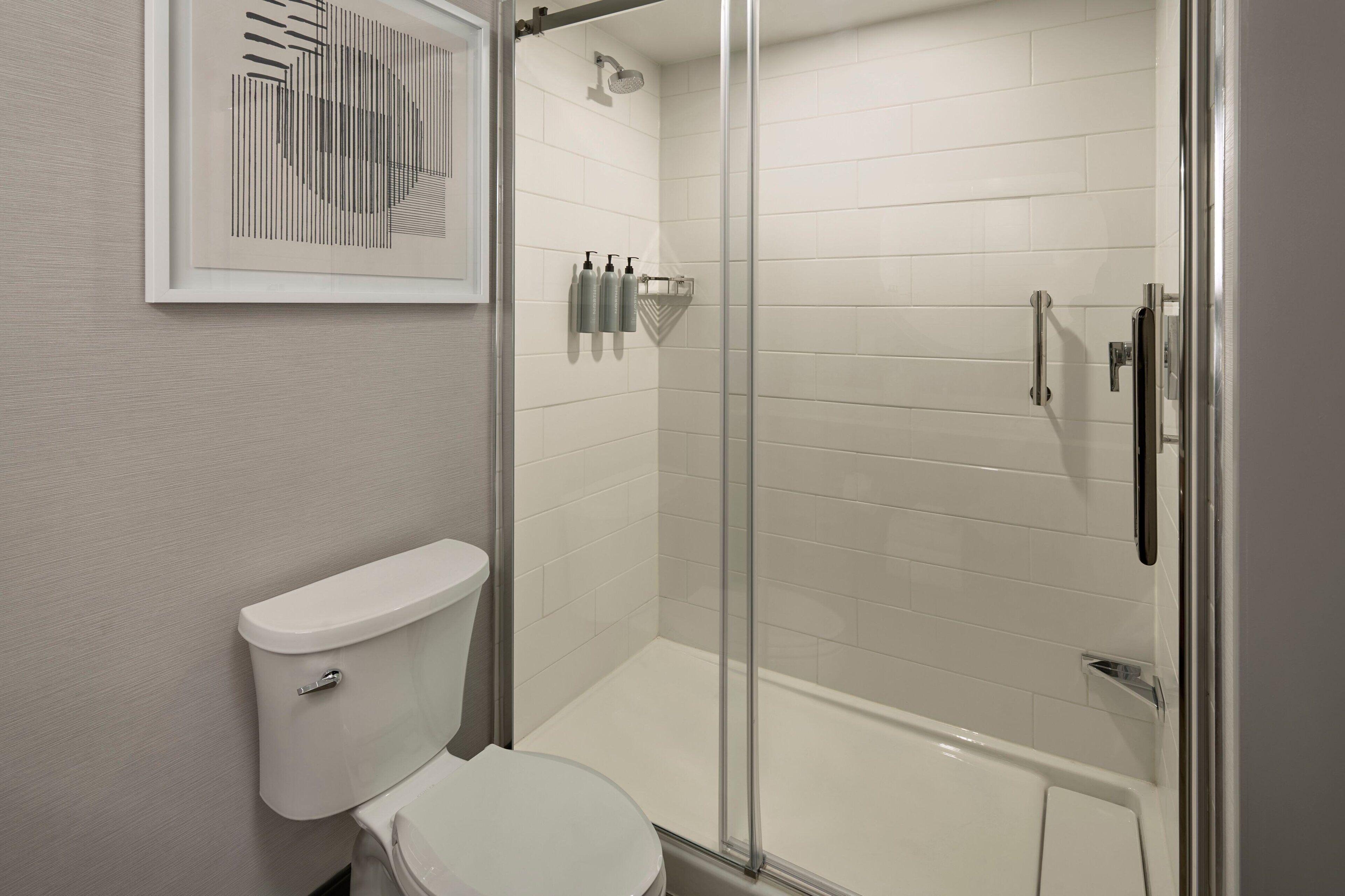 King Room Bathtub Mobility Access or Hearing Accessible