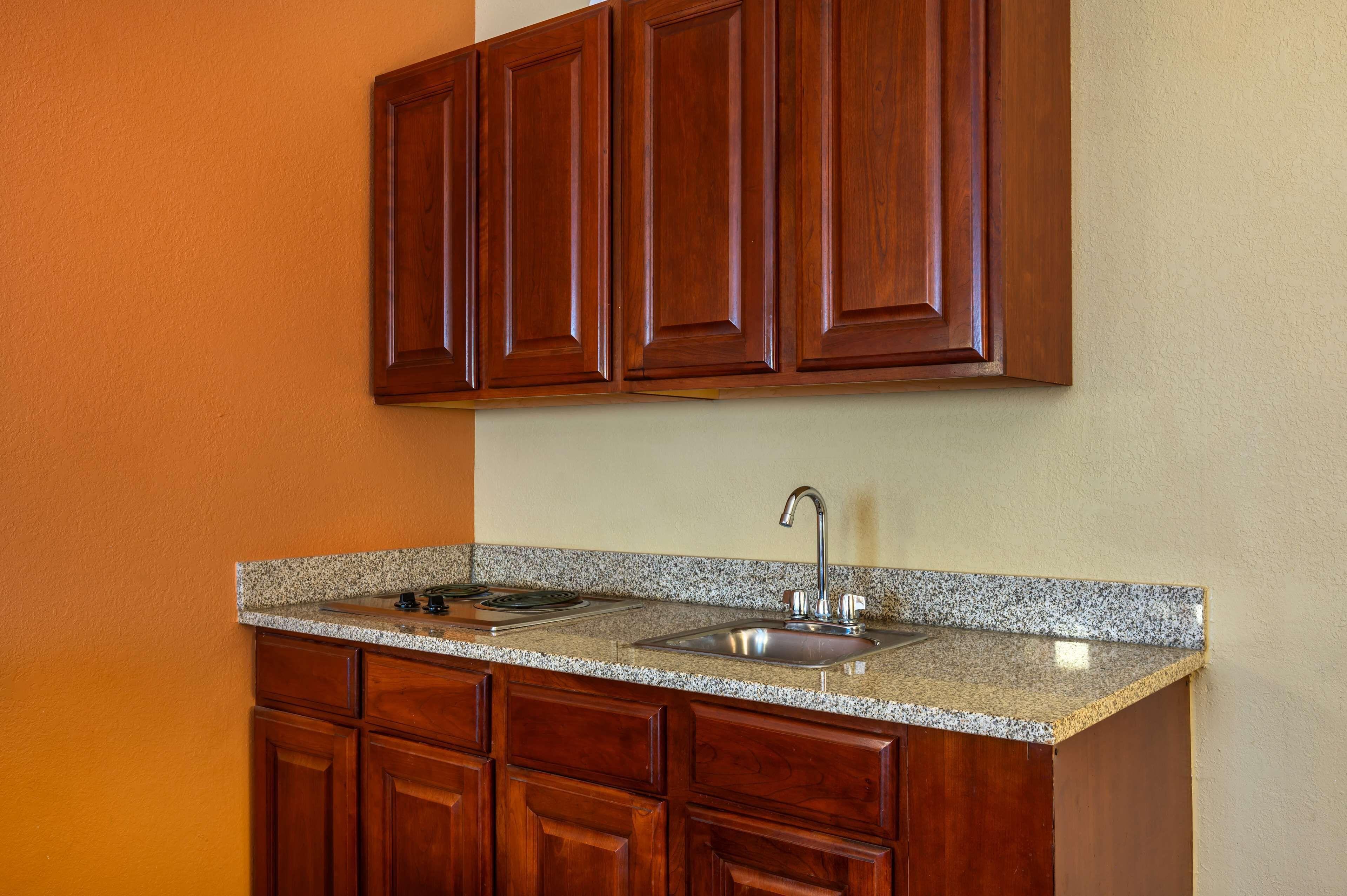 King Suite Kitchenette Non-Smoking