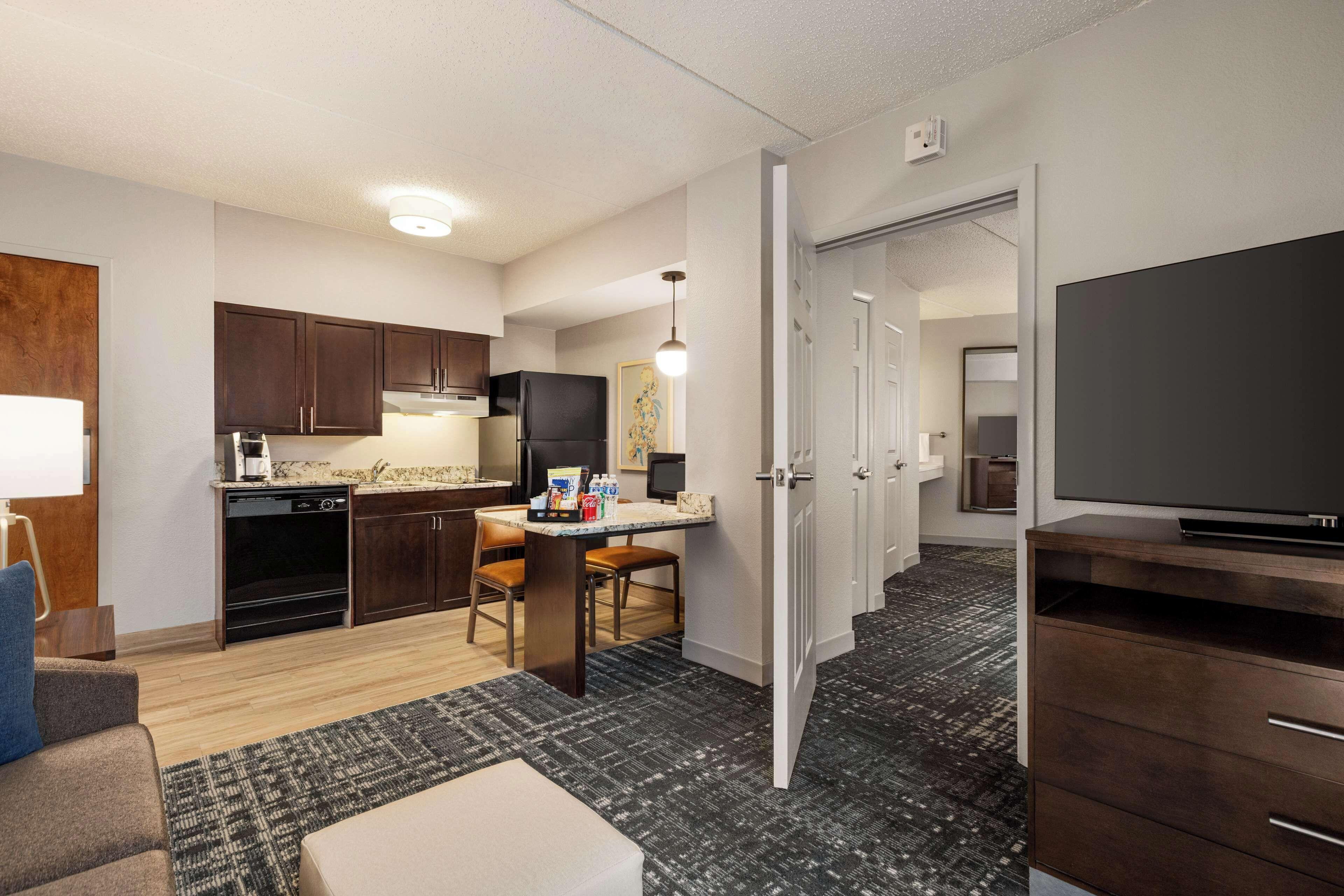 One-Bedroom Premium Suite Two Queen Beds Non-Smoking