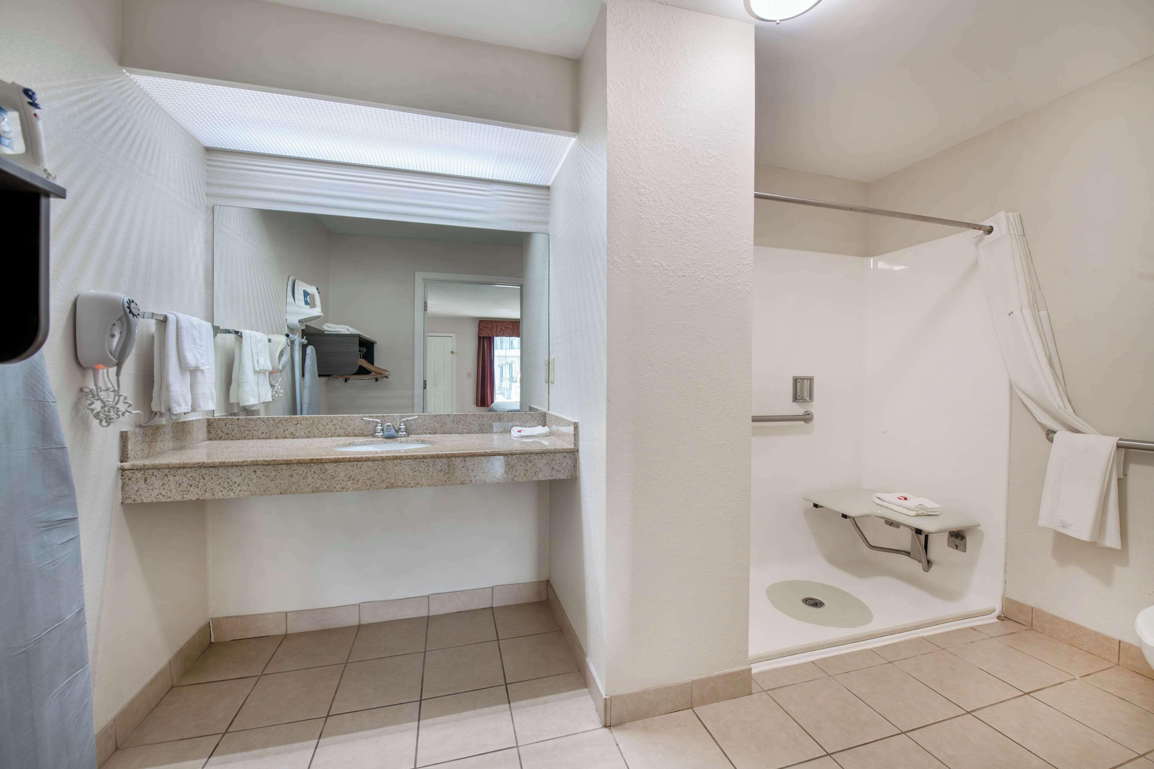 King Room - Disability Access - Non-Smoking