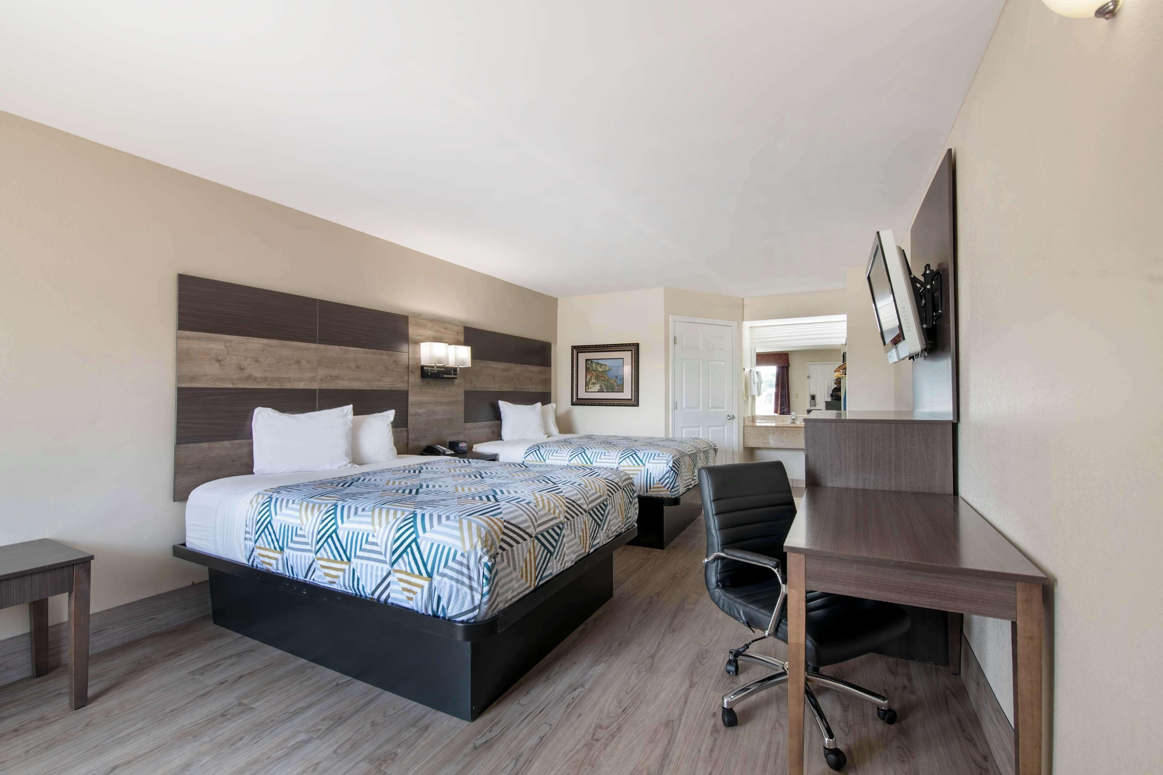 Queen Room with Two Queen Beds - Non-Smoking
