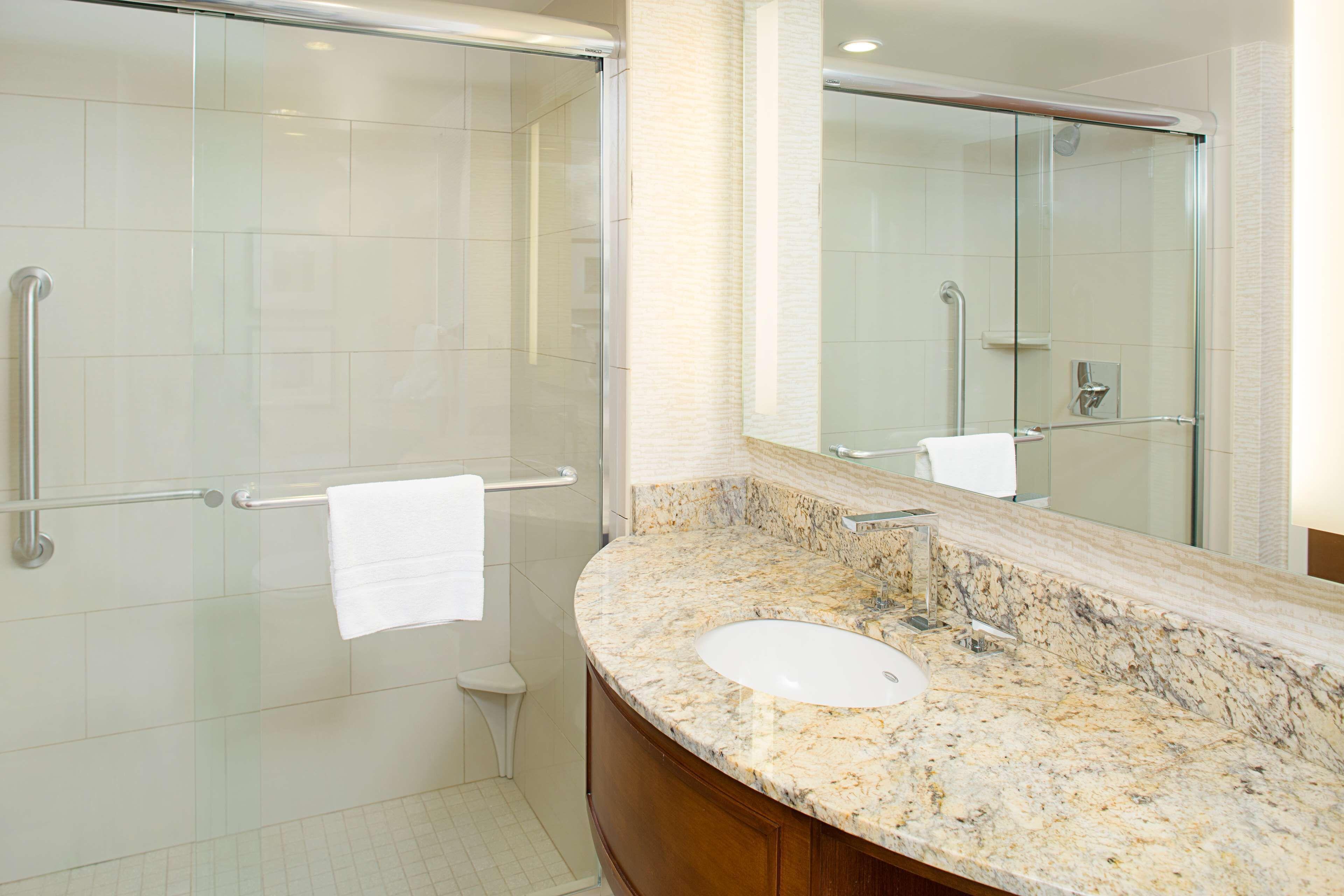 Deluxe King Suite Water View