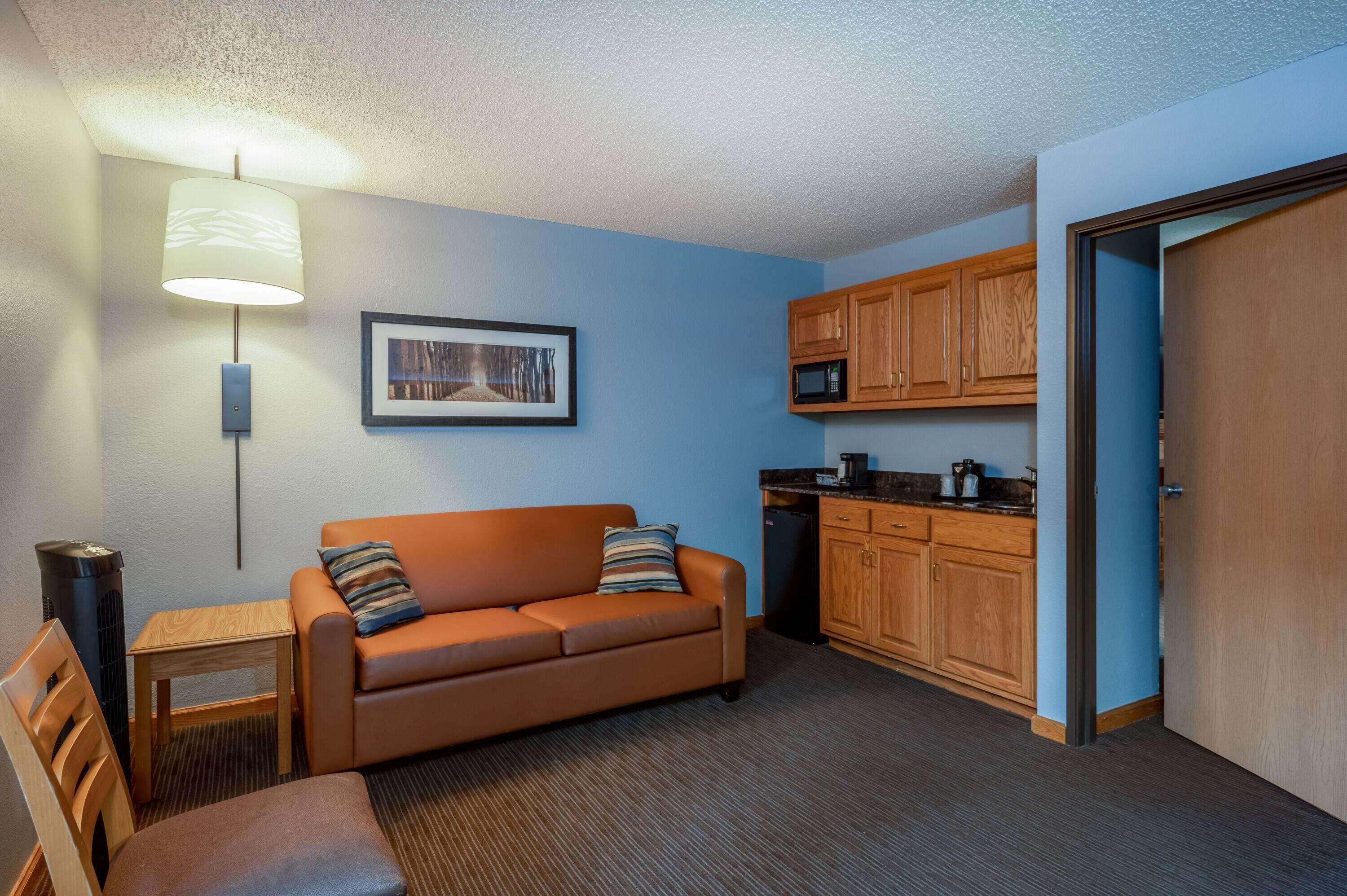 One-Bedroom Queen Suite Non-Smoking