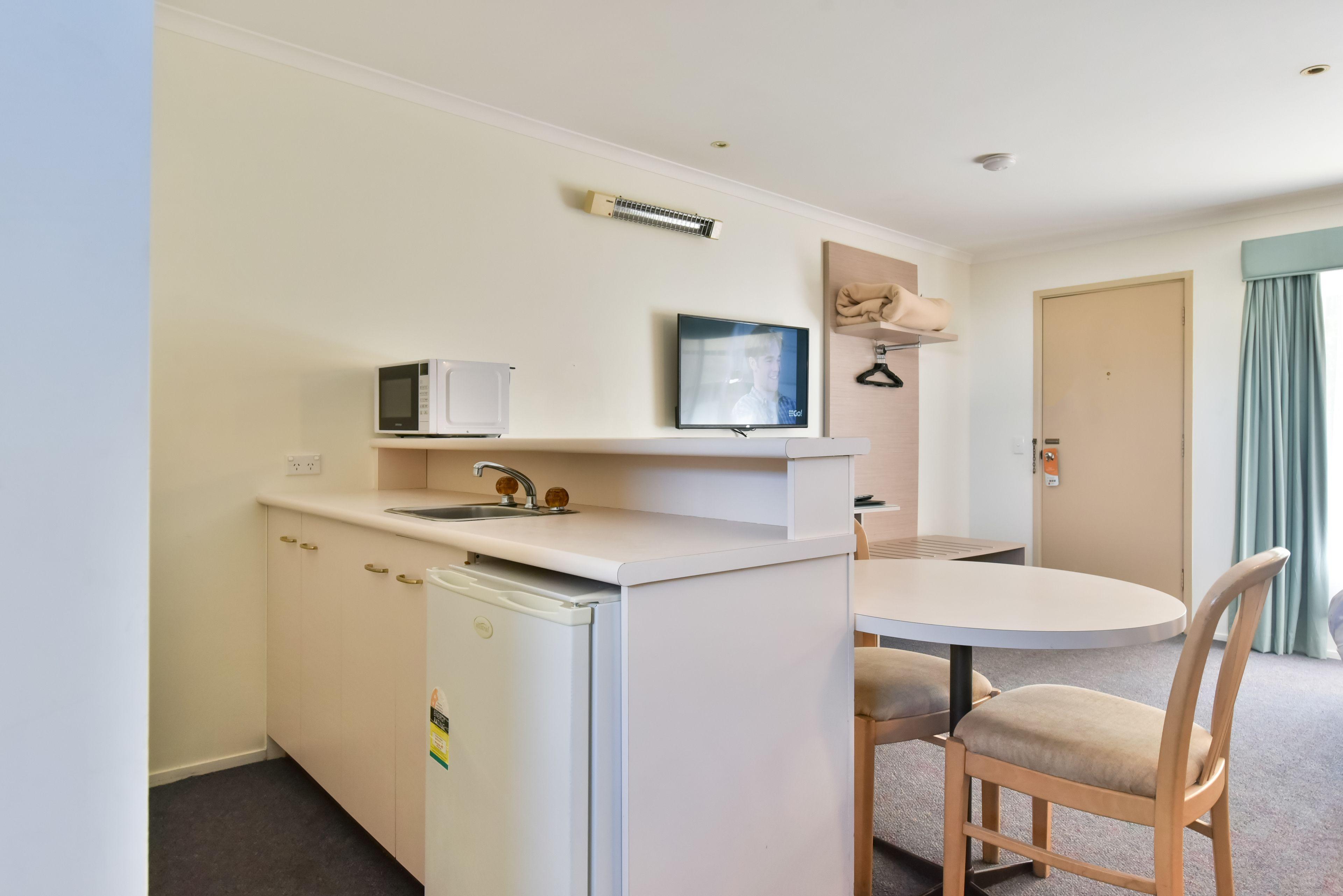 Executive Queen Room Kitchenette Not Pet Friendly