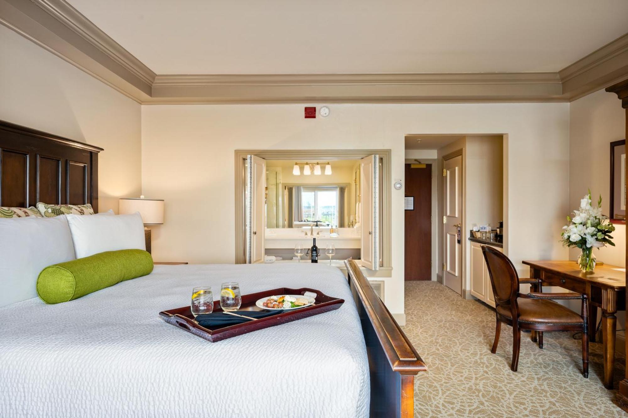 Executive King Room Plaza View
