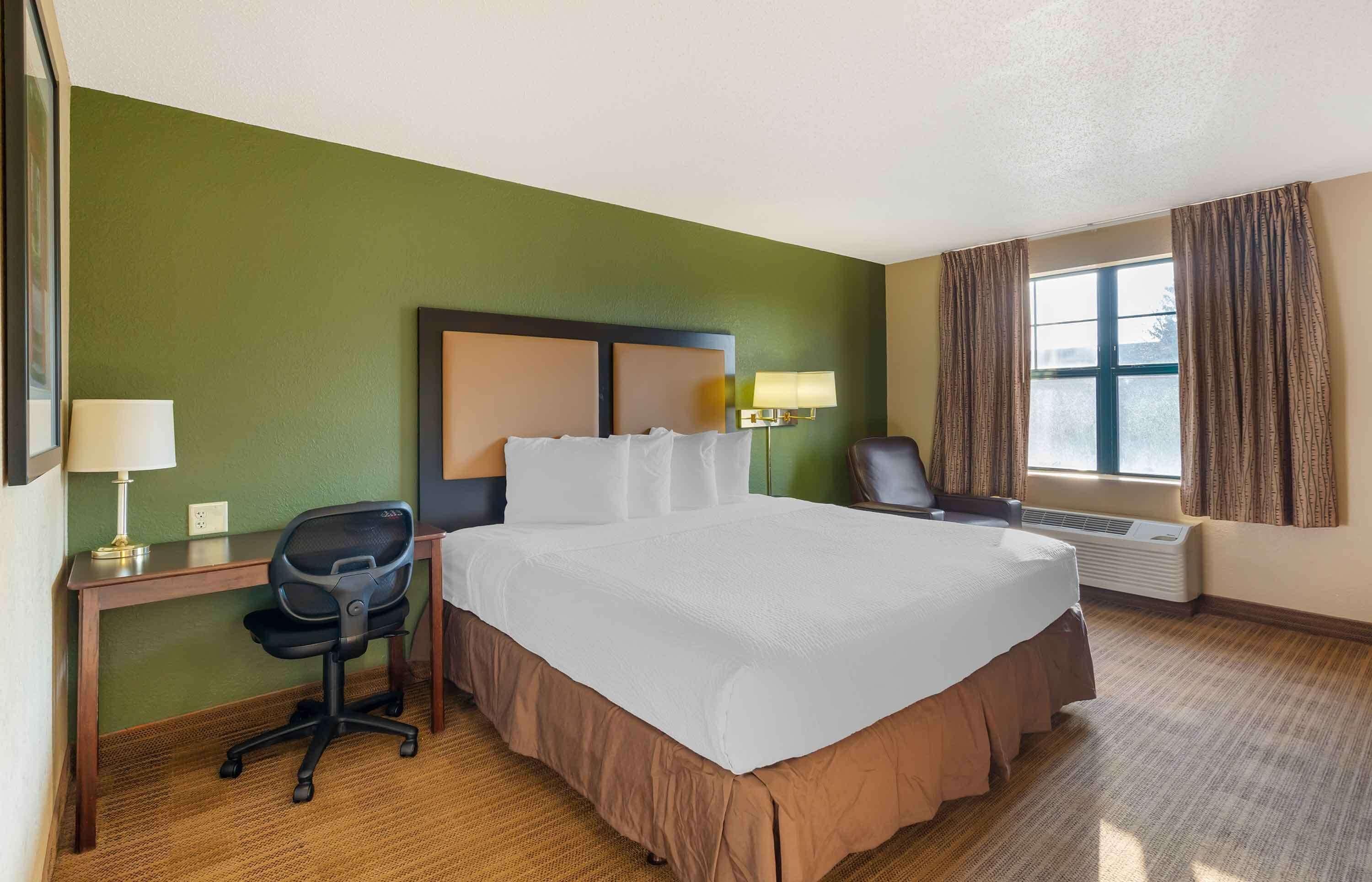 Studio 1 King Bed Non-Smoking