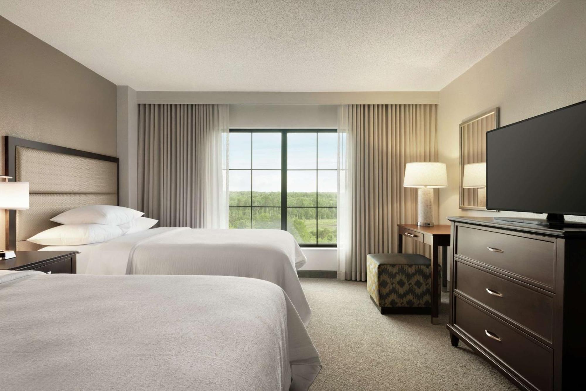 Two-Room Queen Suite Two Queen Beds