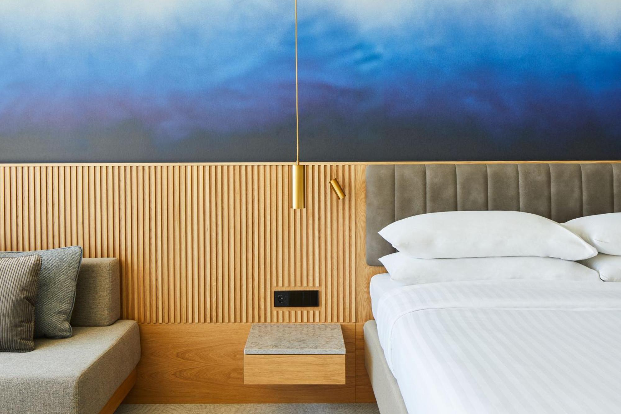 Executive Room Lounge Access