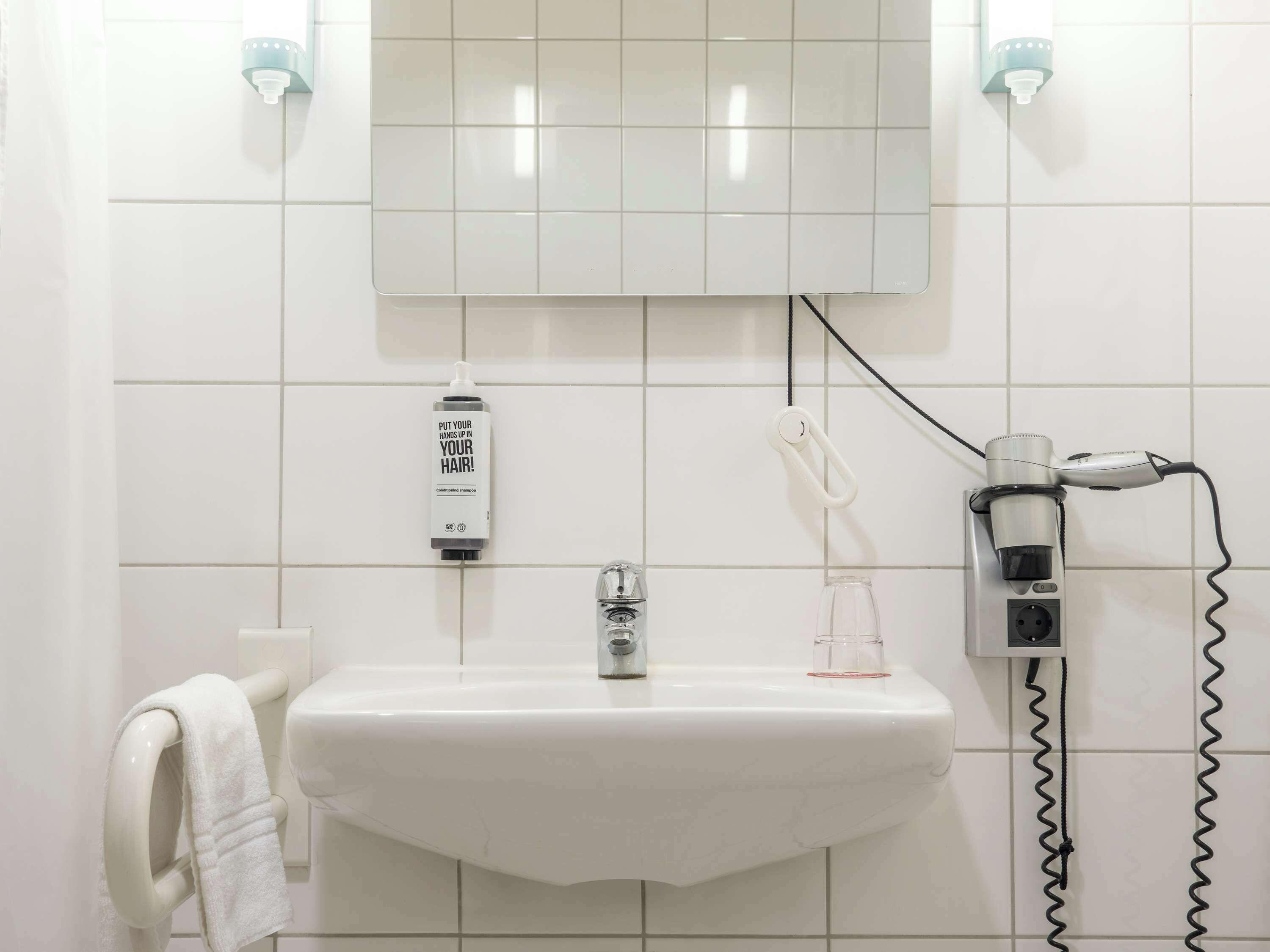 Standard Twin Room Accessible