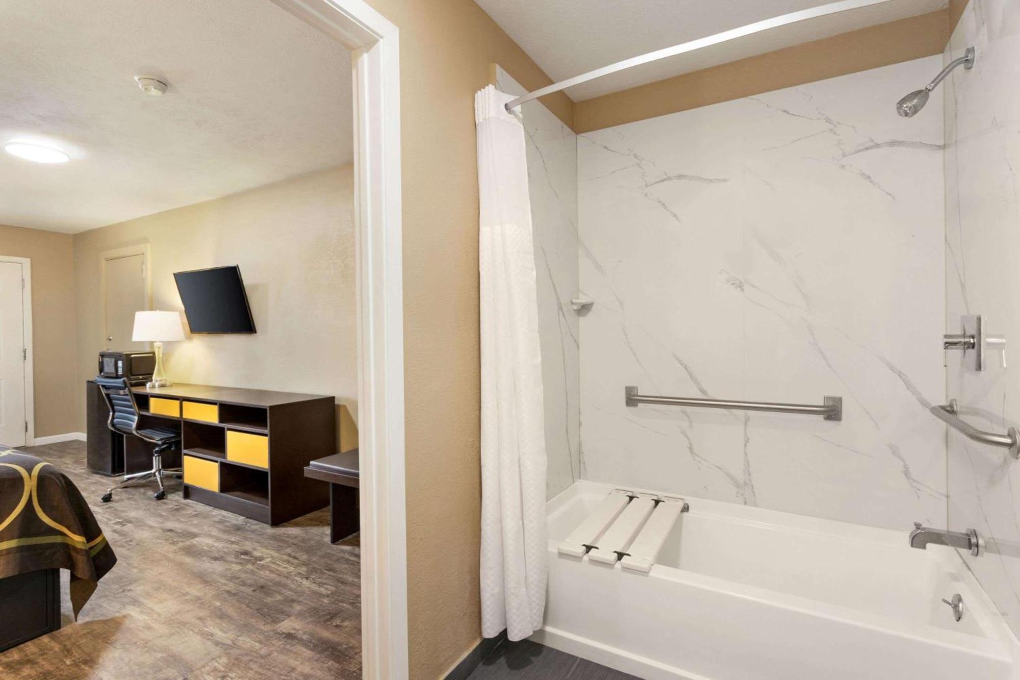 King Room Mobility Access or Non-Smoking