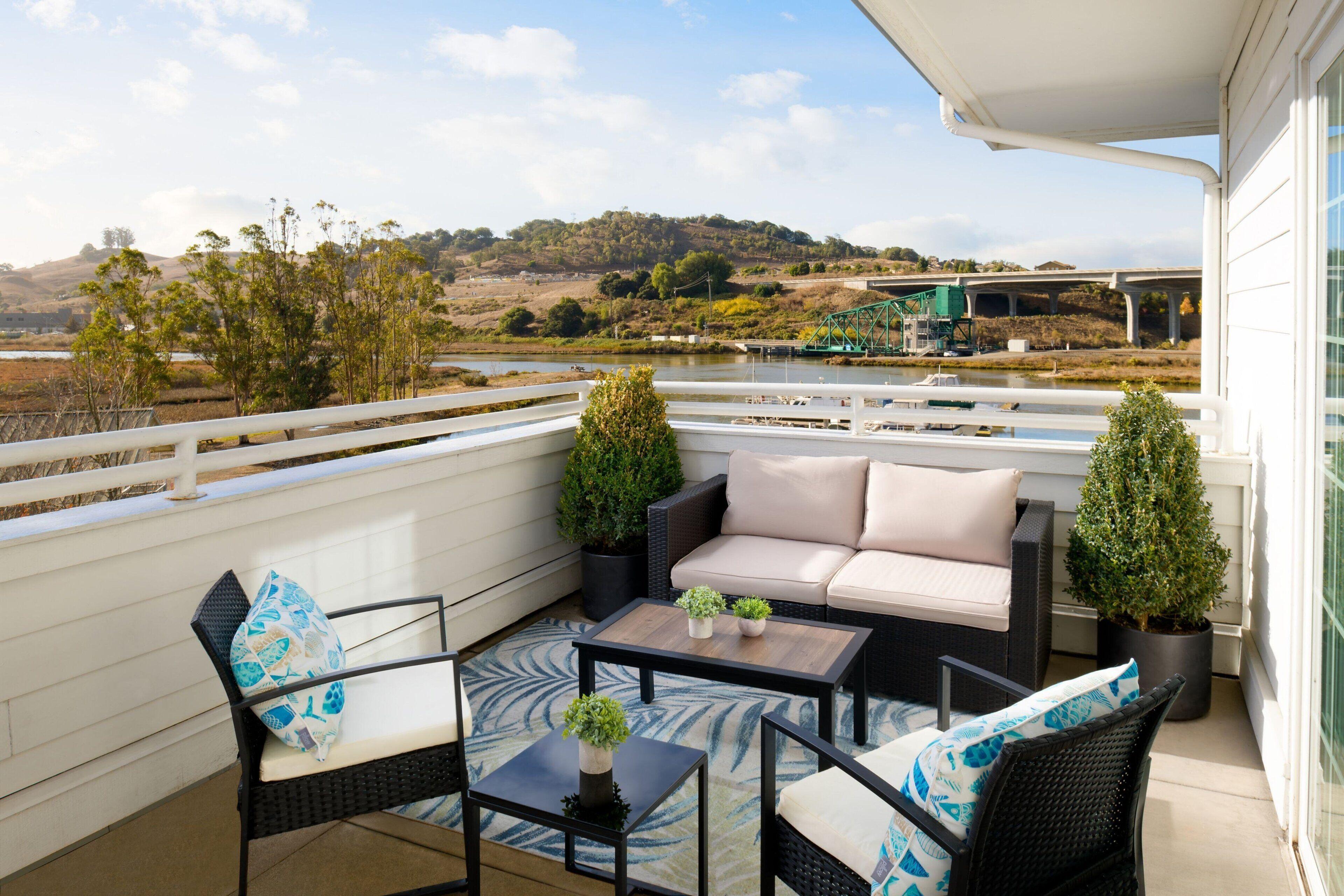 Junior King Suite Marina View