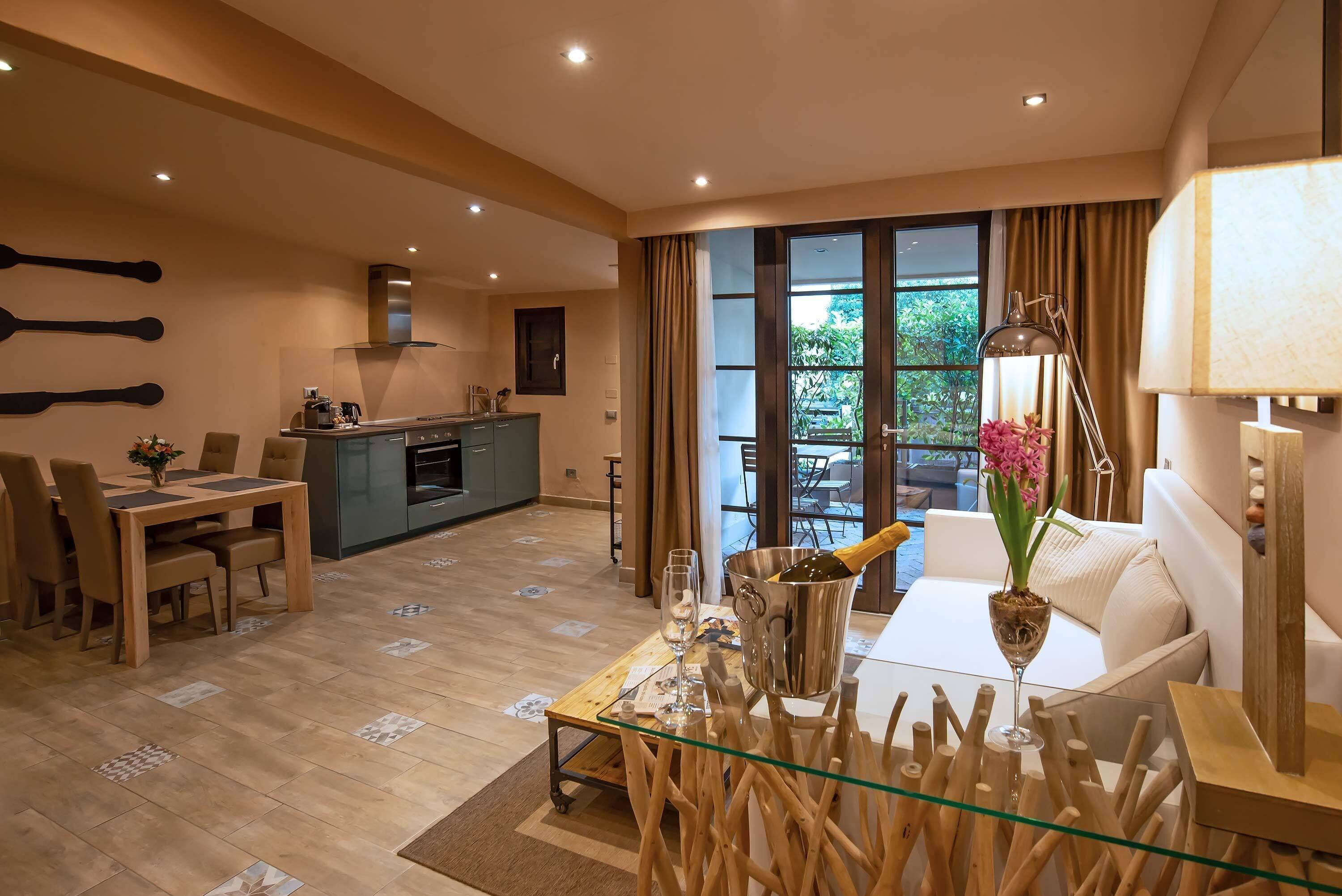 Deluxe Apartment
