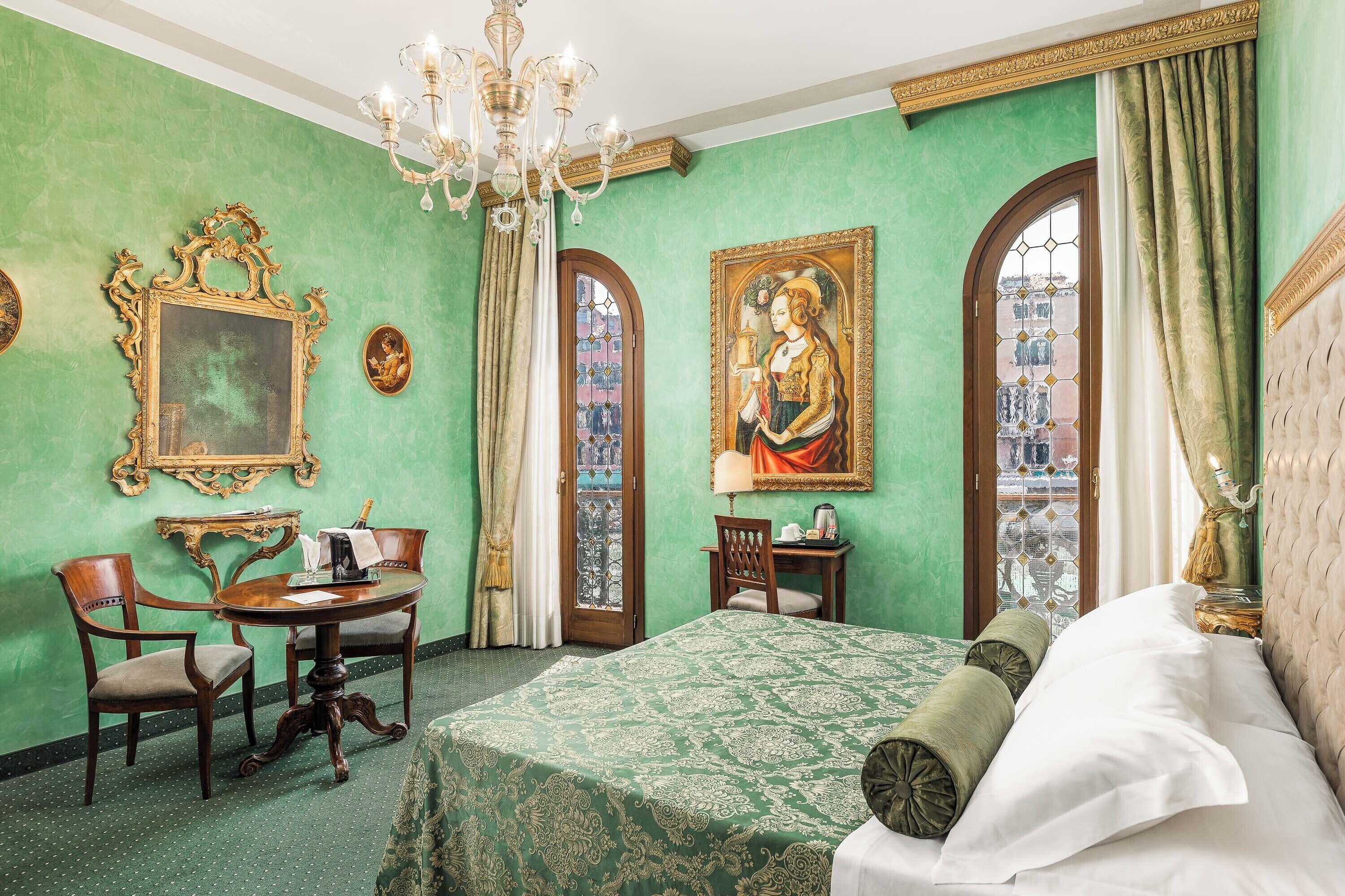 Deluxe Double or Twin Room Canal View