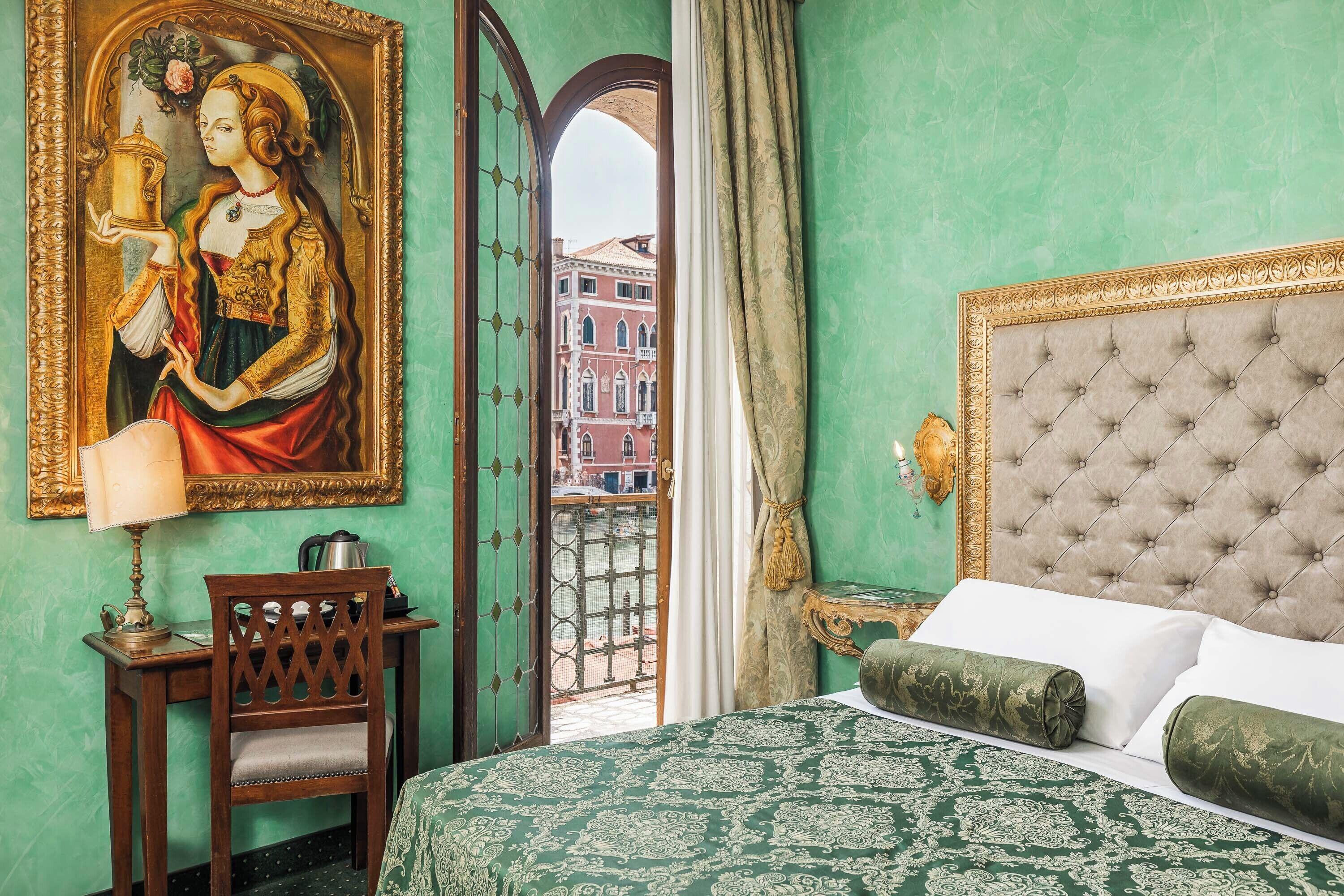 Deluxe Double or Twin Room Canal View