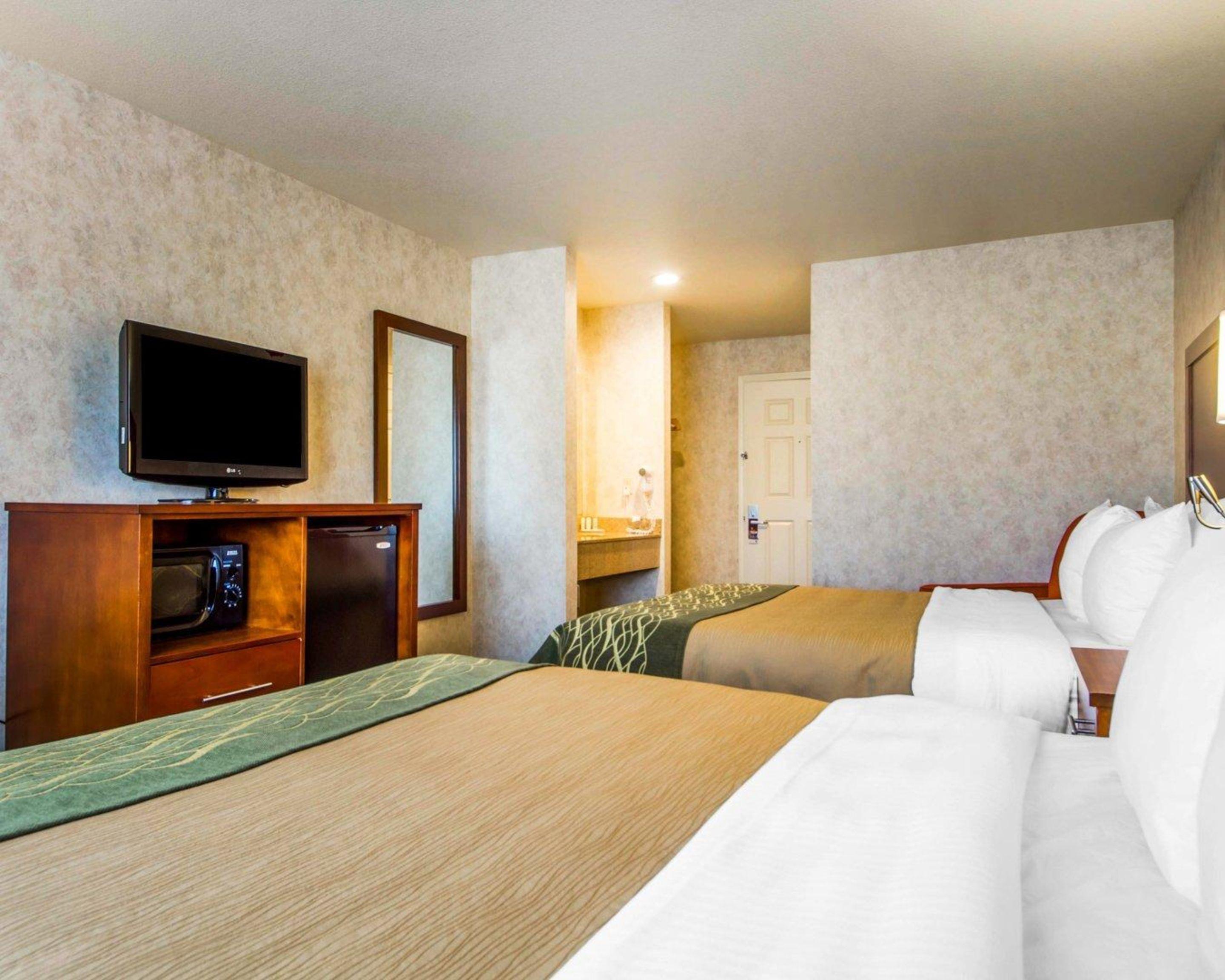 Queen Room Two Queen Beds Non-Smoking
