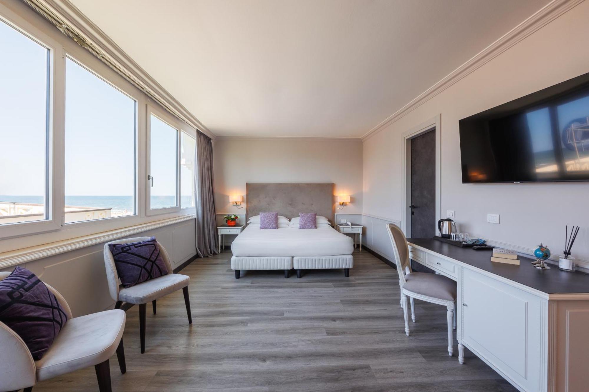 Junior Suite Side Sea View