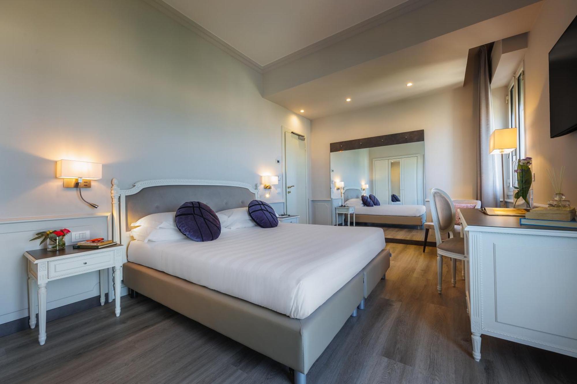 Double or Twin Room Sea View