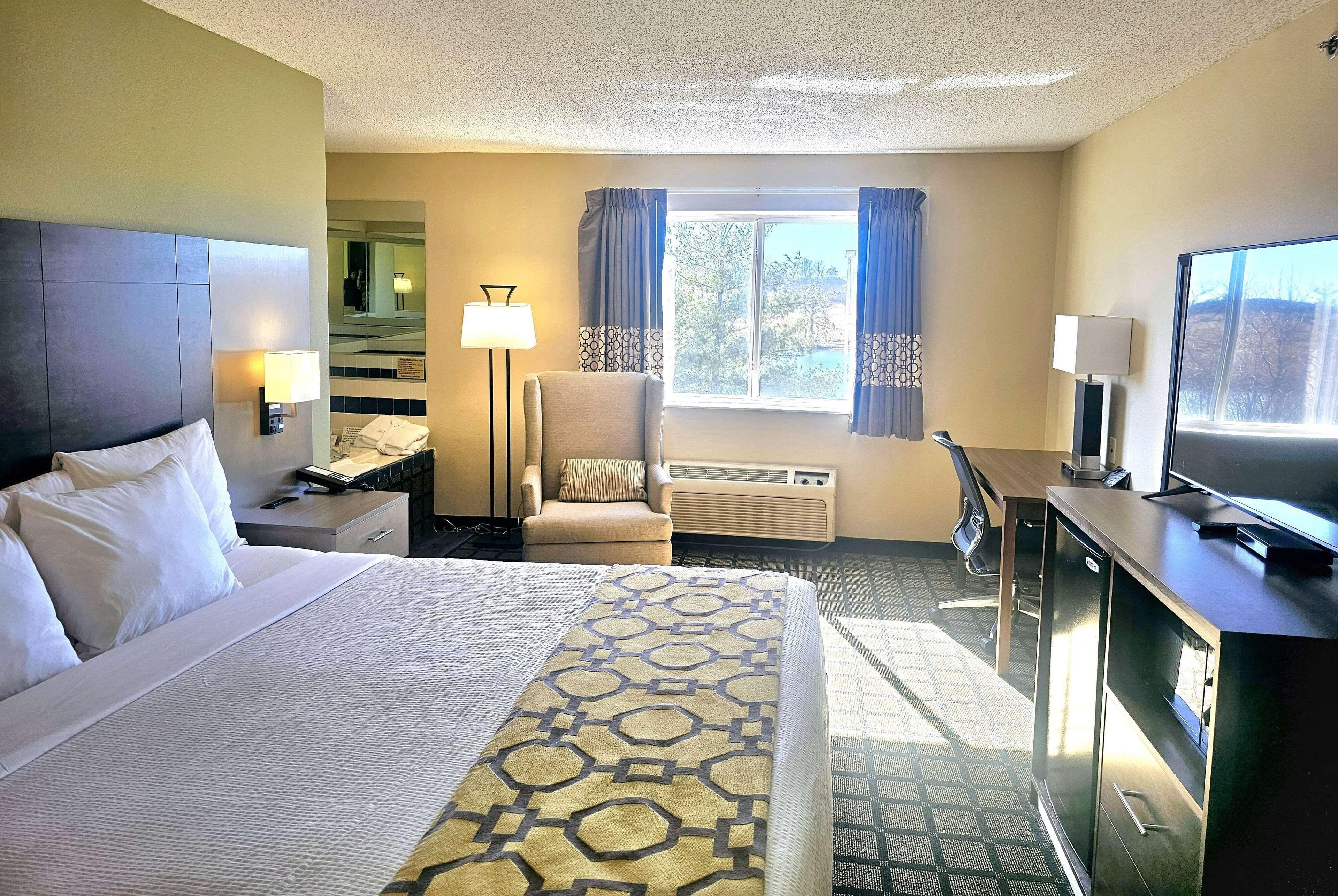 1 King Bed Studio Suite Hot Tub Non-Smoking
