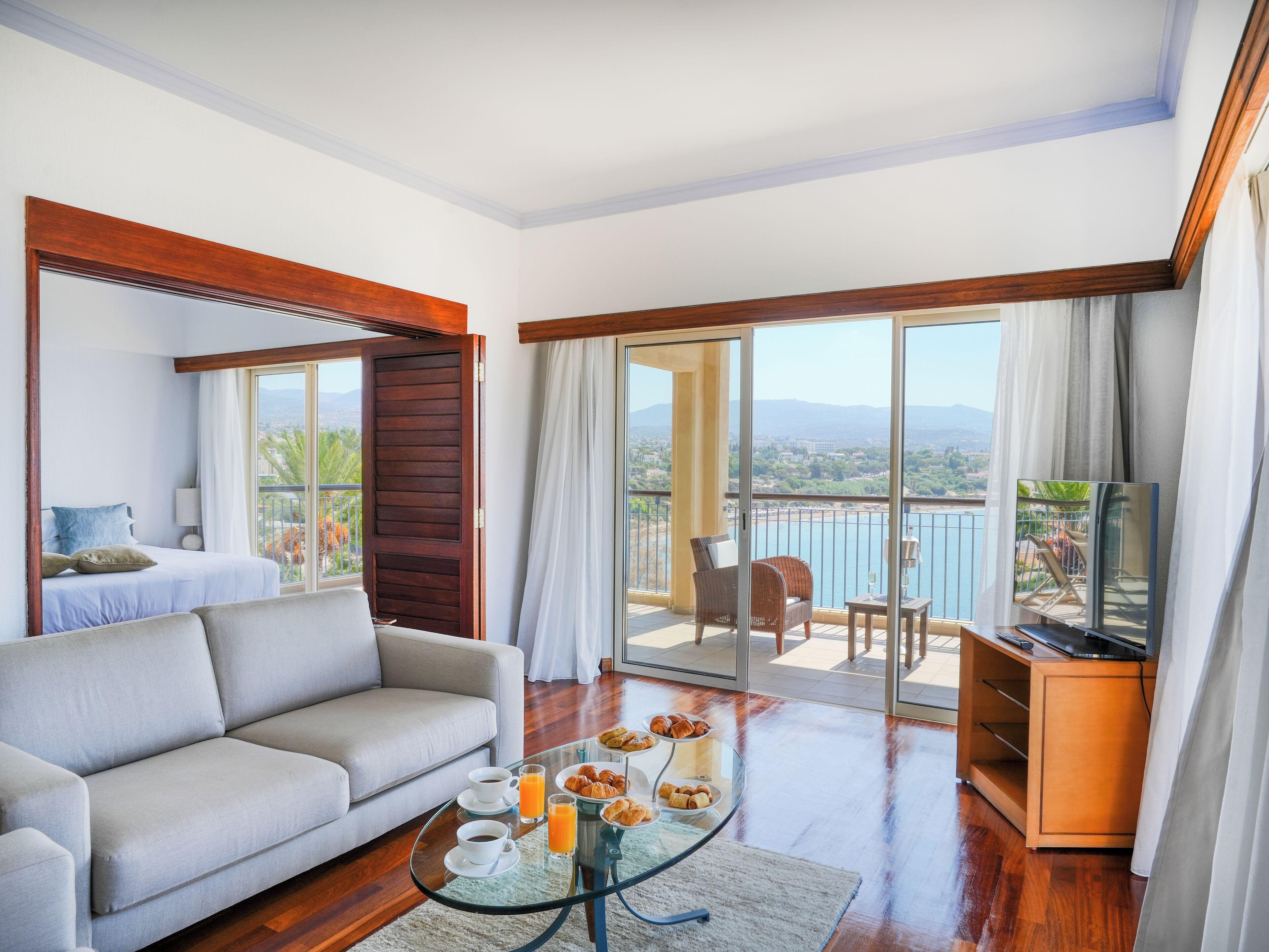 One-Bedroom Suite with Sea View