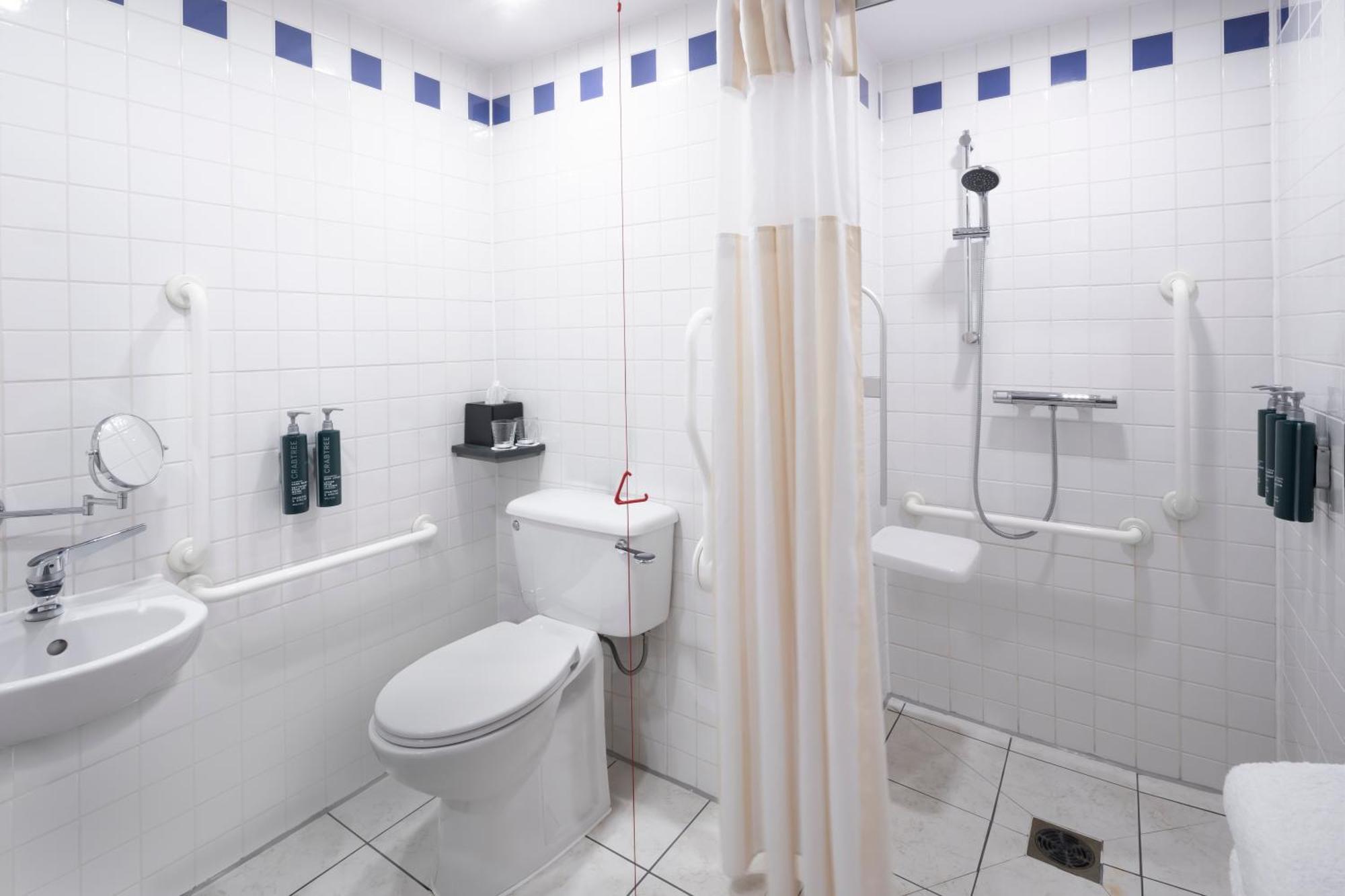 Queen Room Accessible