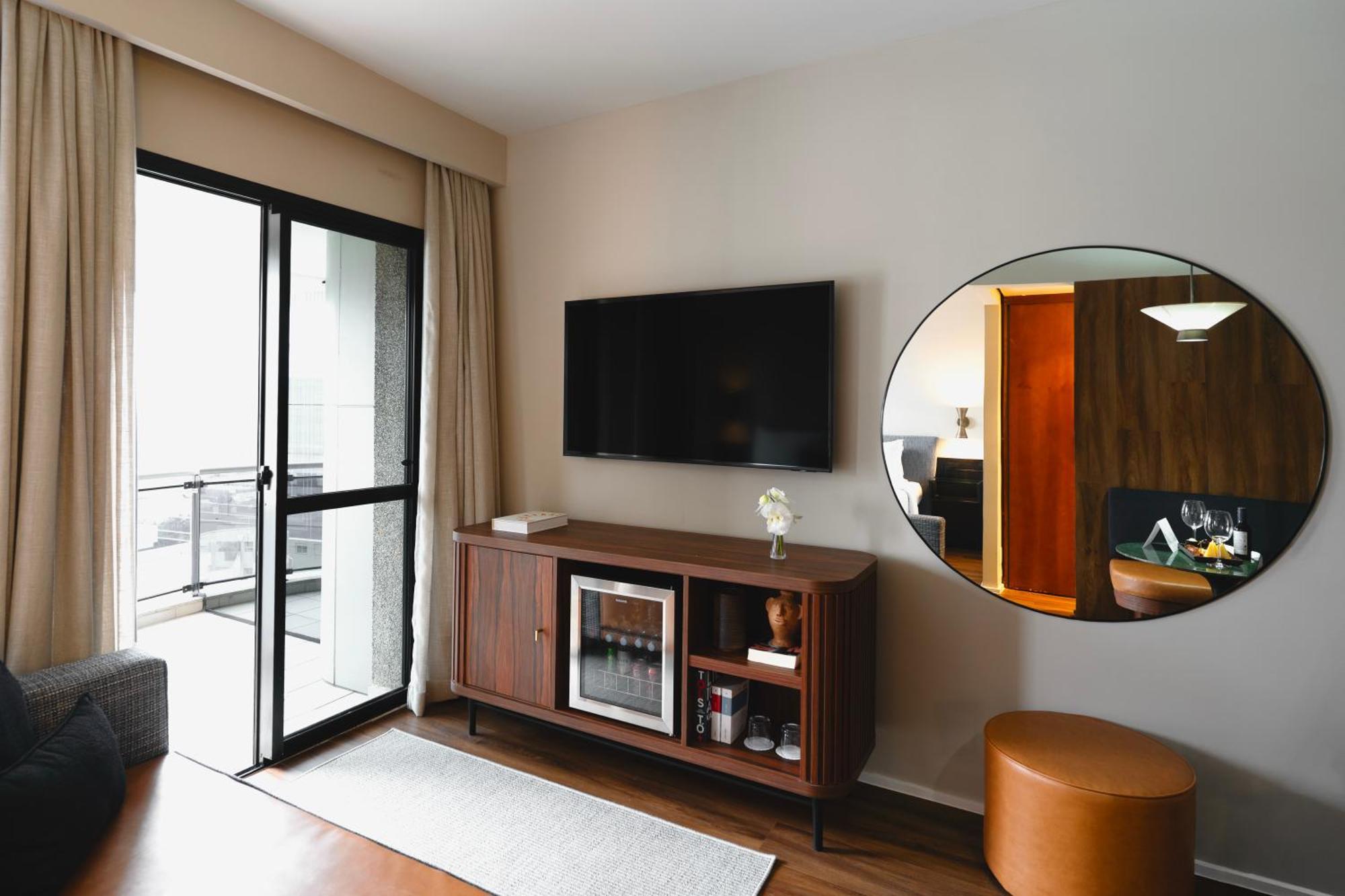 Executive Suite,1710591043:JPEG