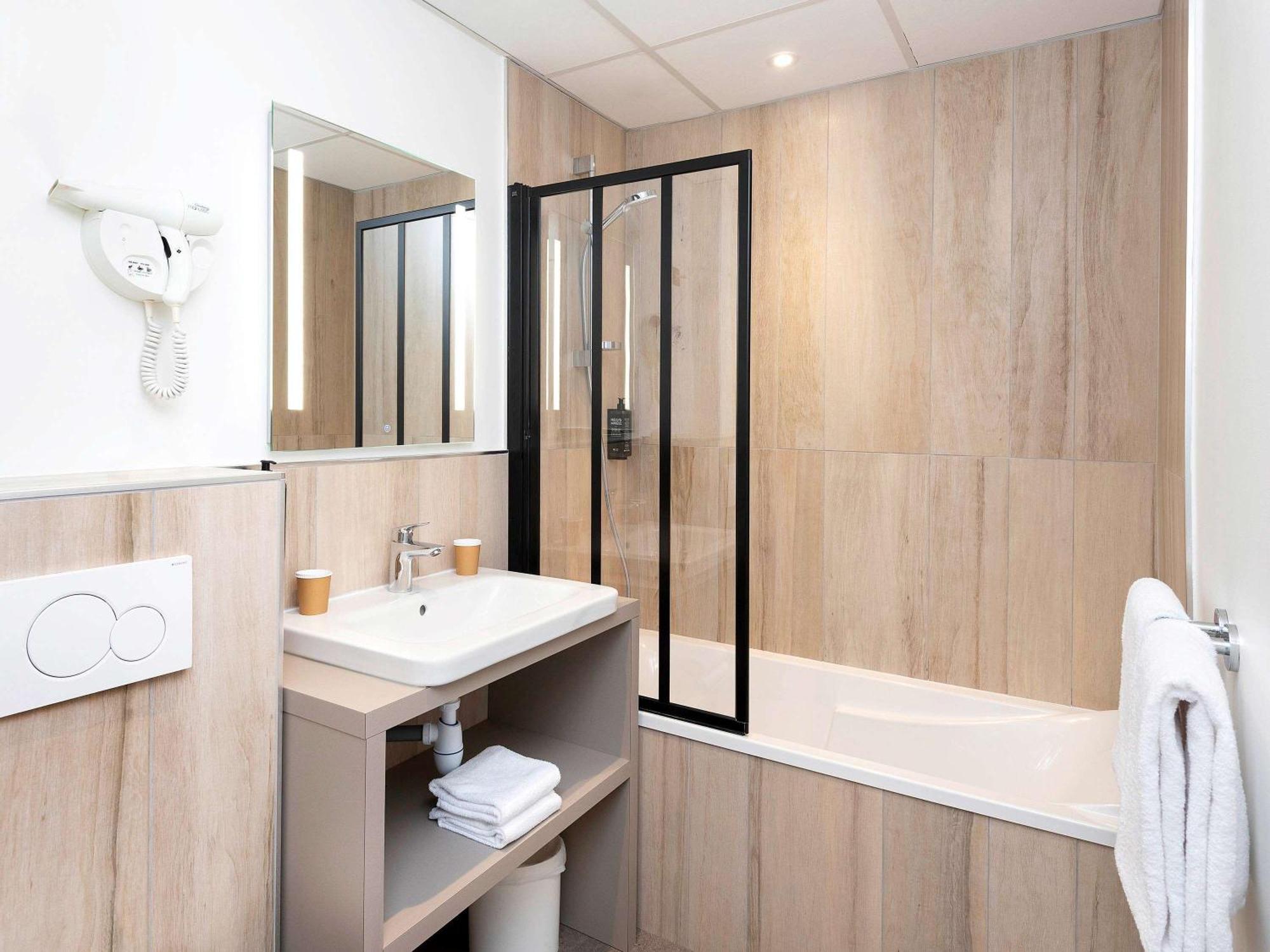 Standard Double Room One Double One Single Bed Non-Smoking,1717022433:JPEG