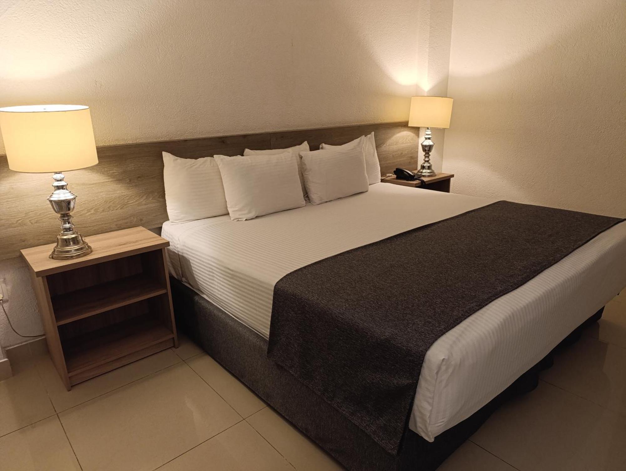 Standard Queen Room