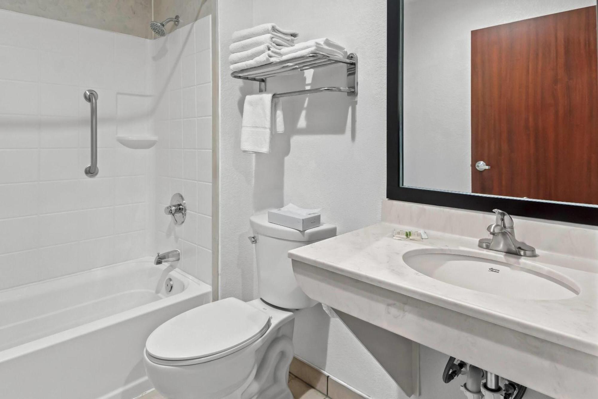 2 Queen Beds, Mobility/Hearing Accessible Room, Bathtub w/ Grab Bar, Non-Smoking