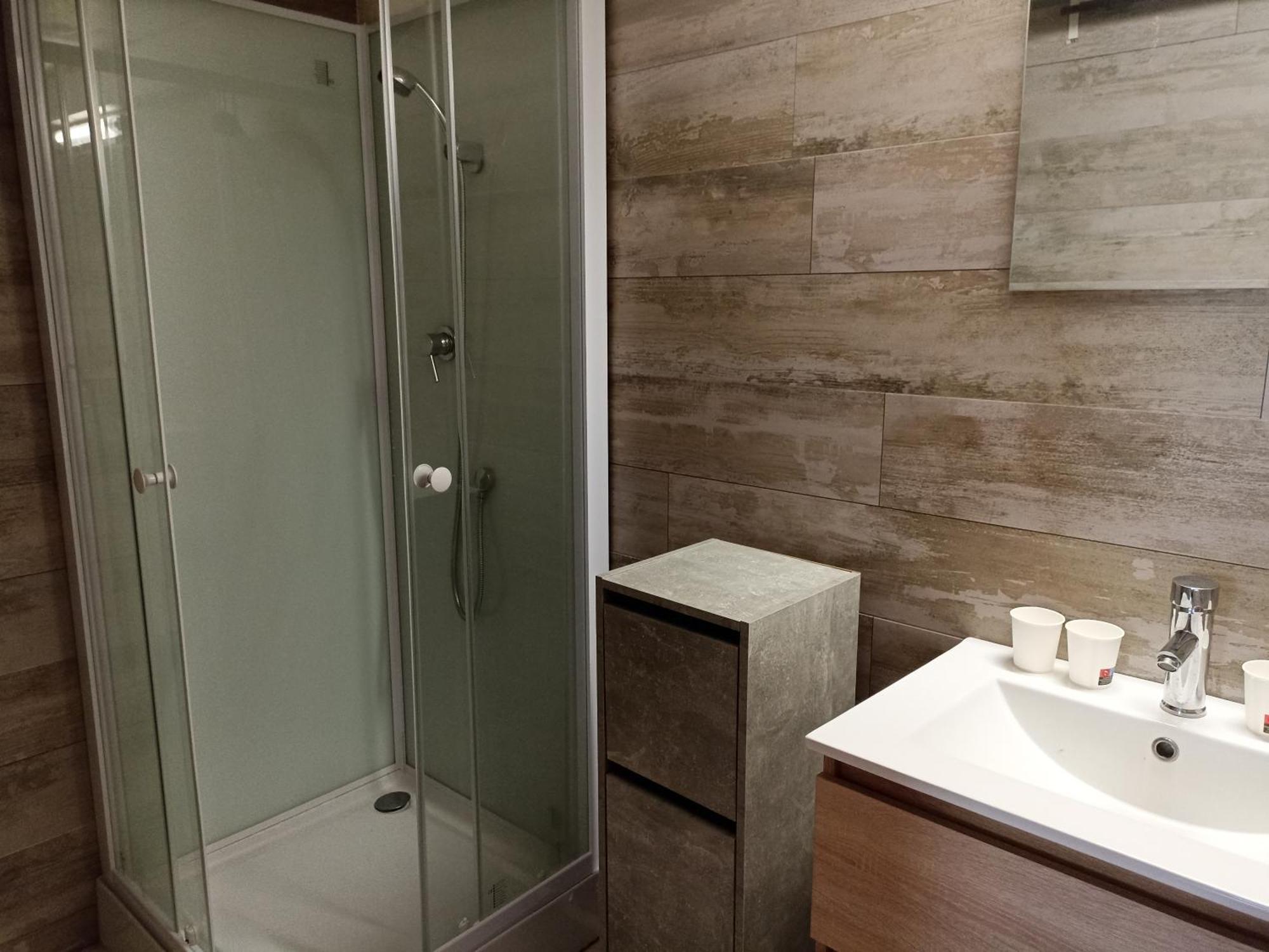 Chambre Familiale avec Salle de Bains Privative
