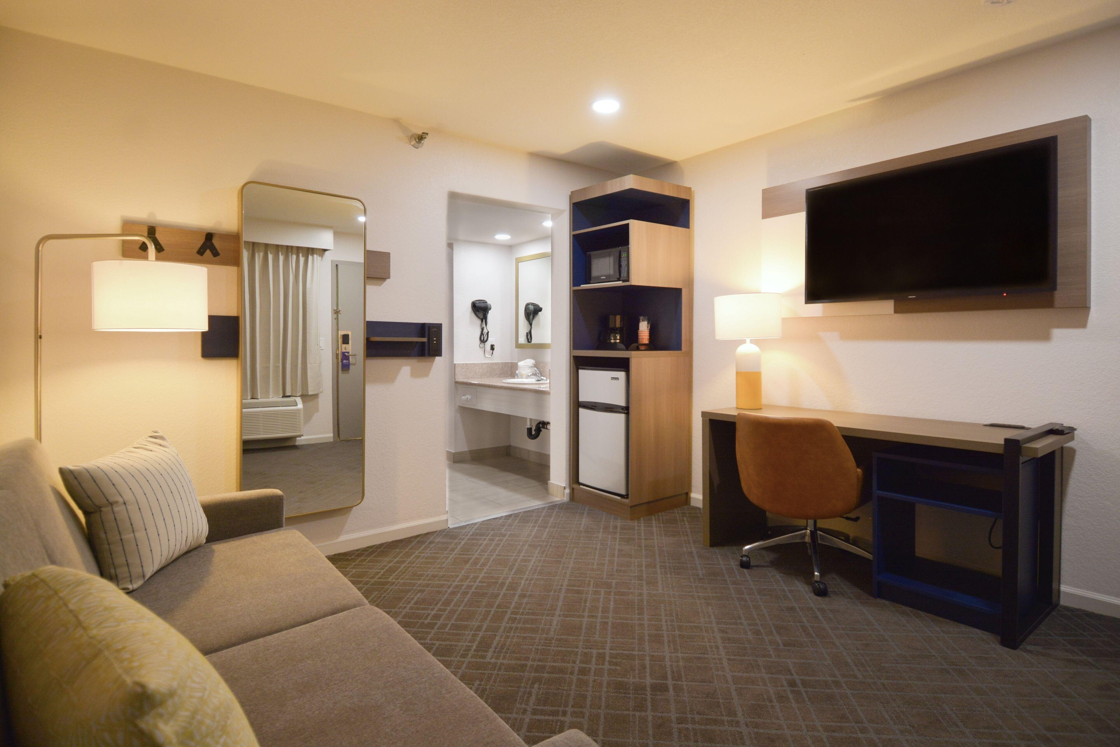 Suite 1 King Bed Living Room Non Smoking