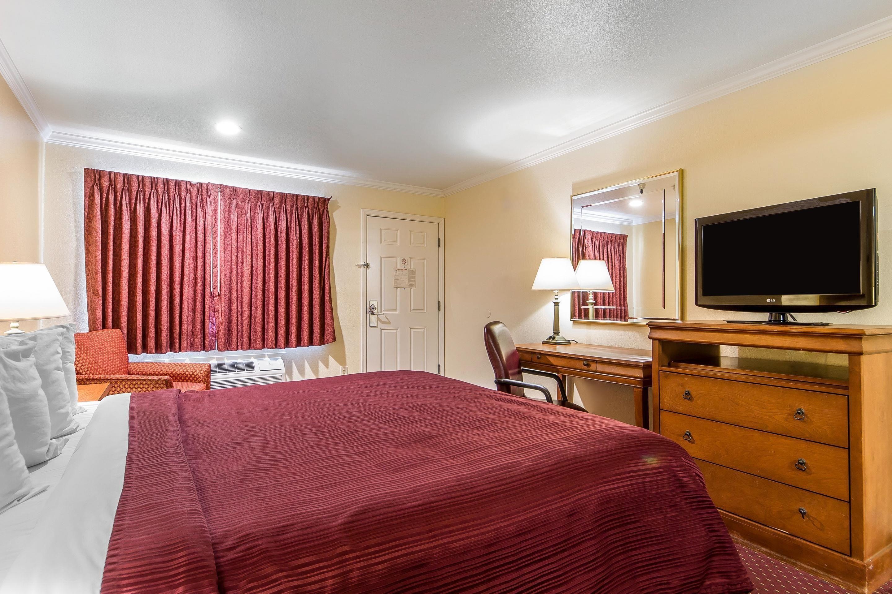 King Room Accessible or Non-Smoking