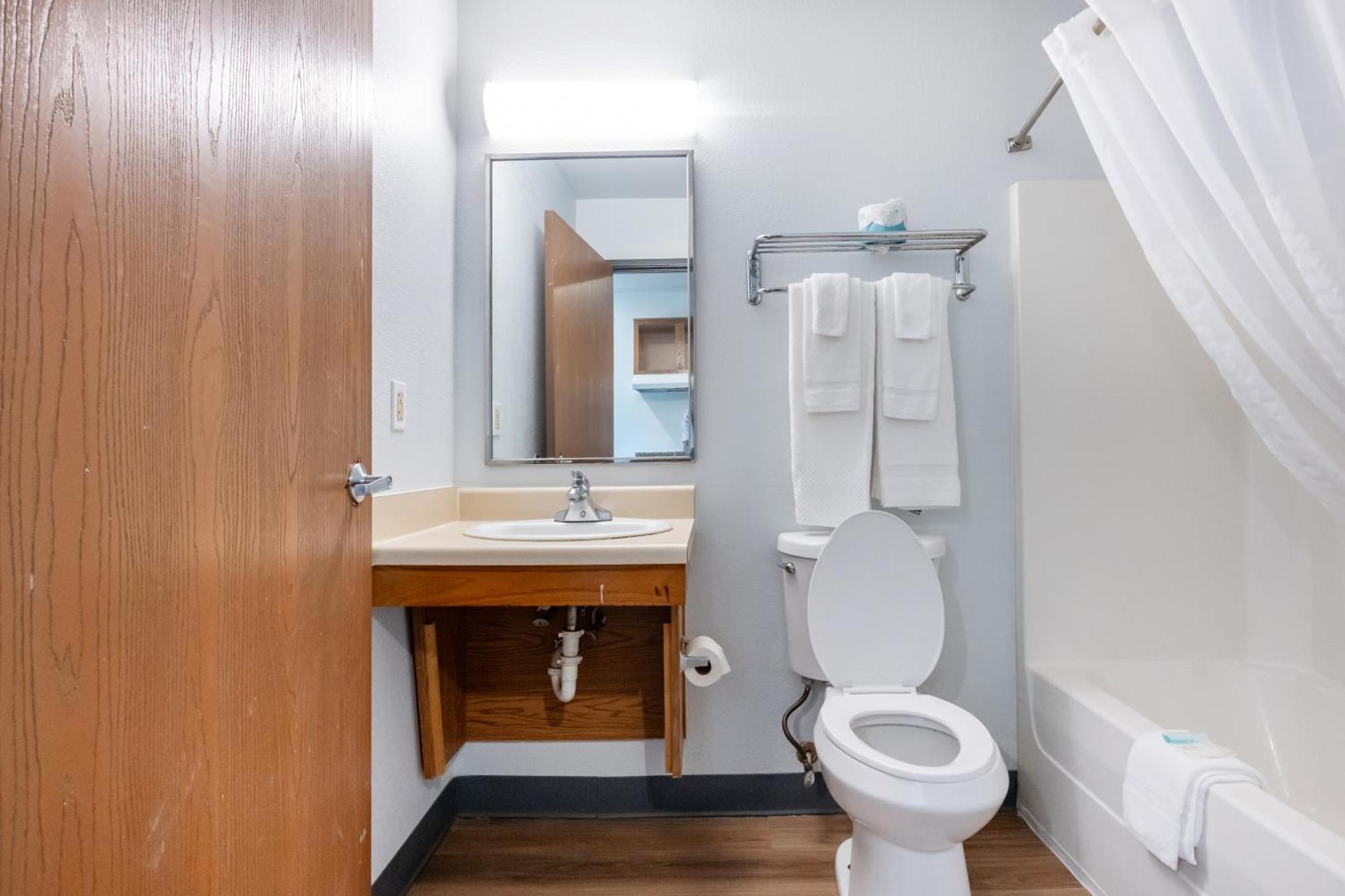 Efficiency Double Room Pet Friendly - Accessible/Non-Smoking