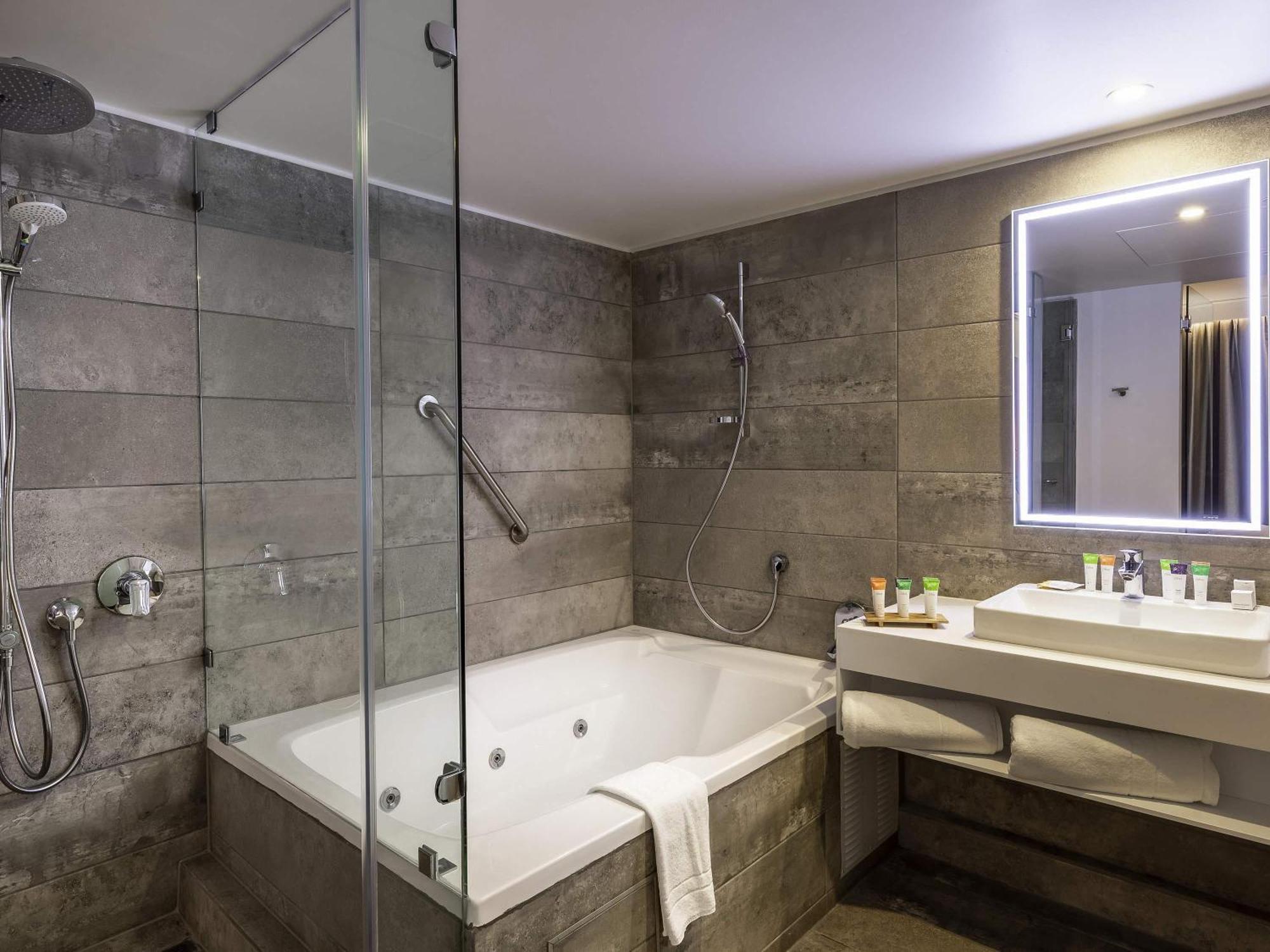 Superior King Suite
