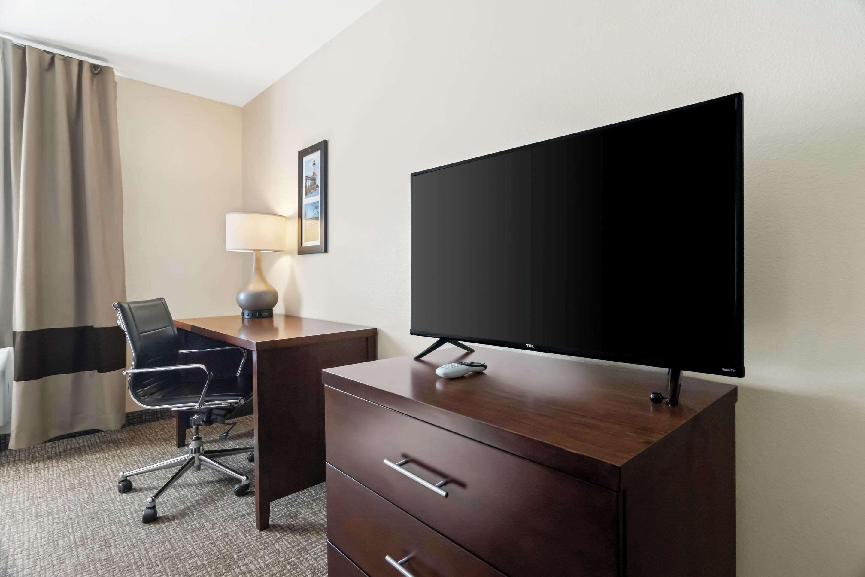King Room Accessible Tub Accessible or Non-Smoking