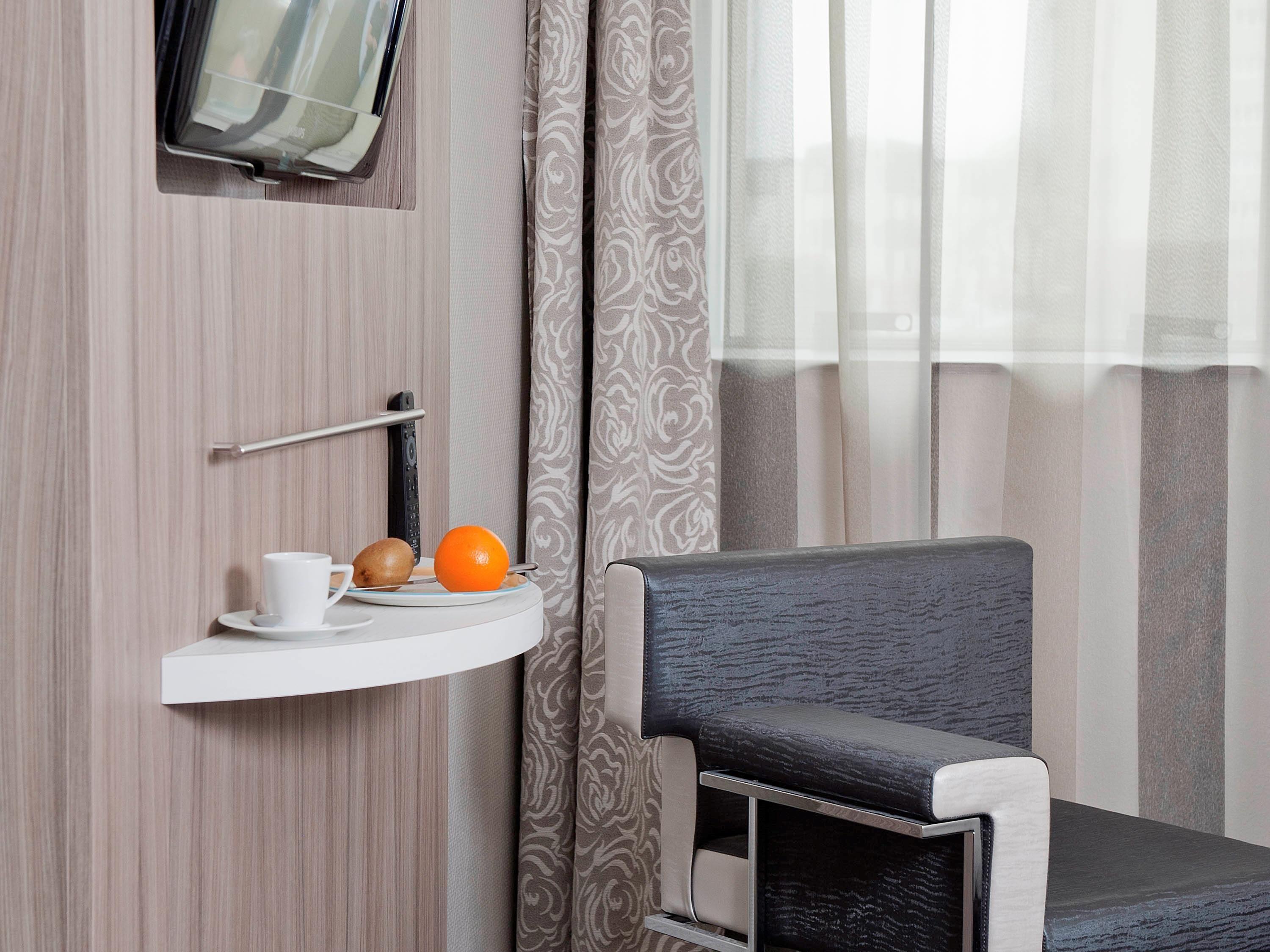 Room Twin Beds