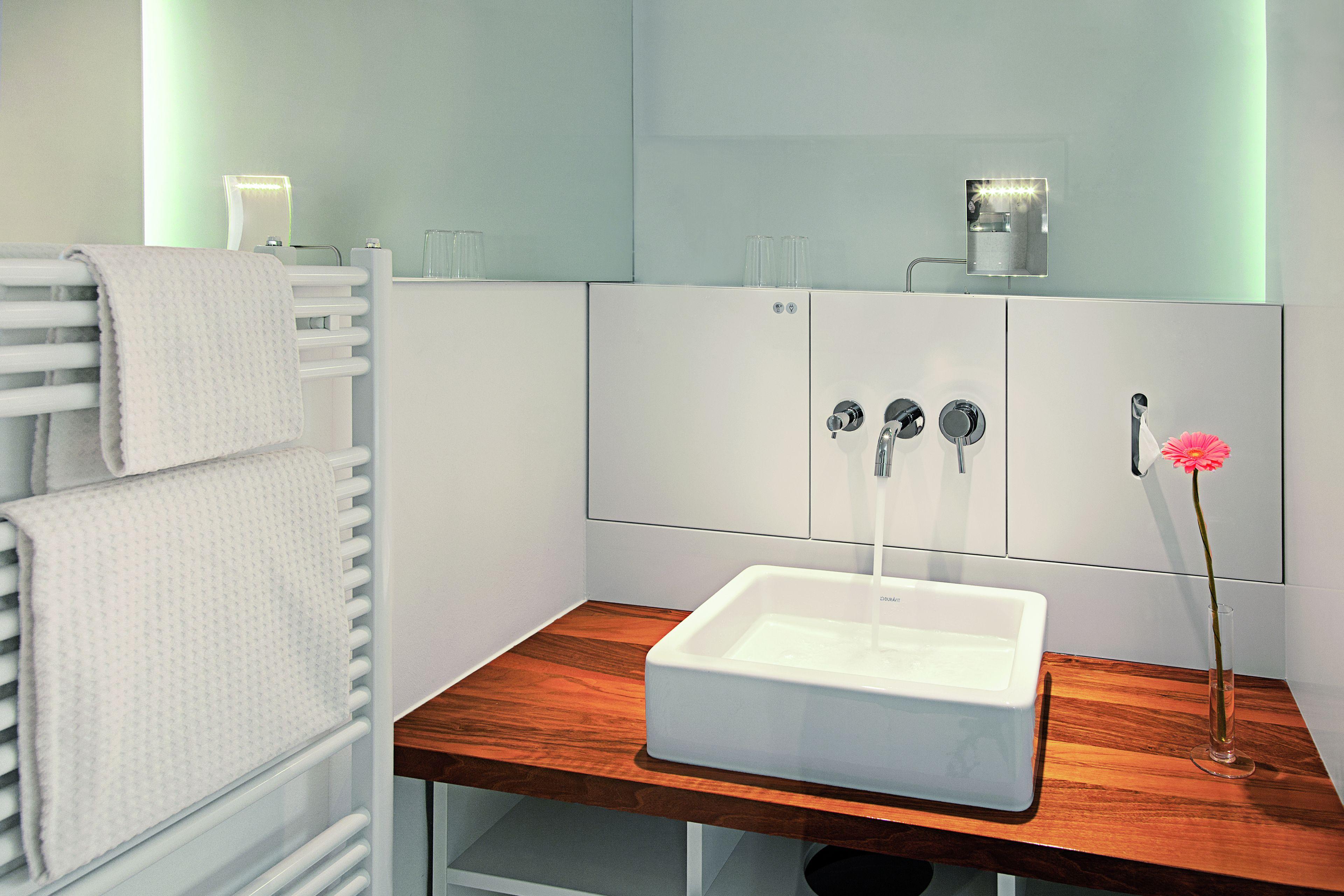 Economy Single Room shower