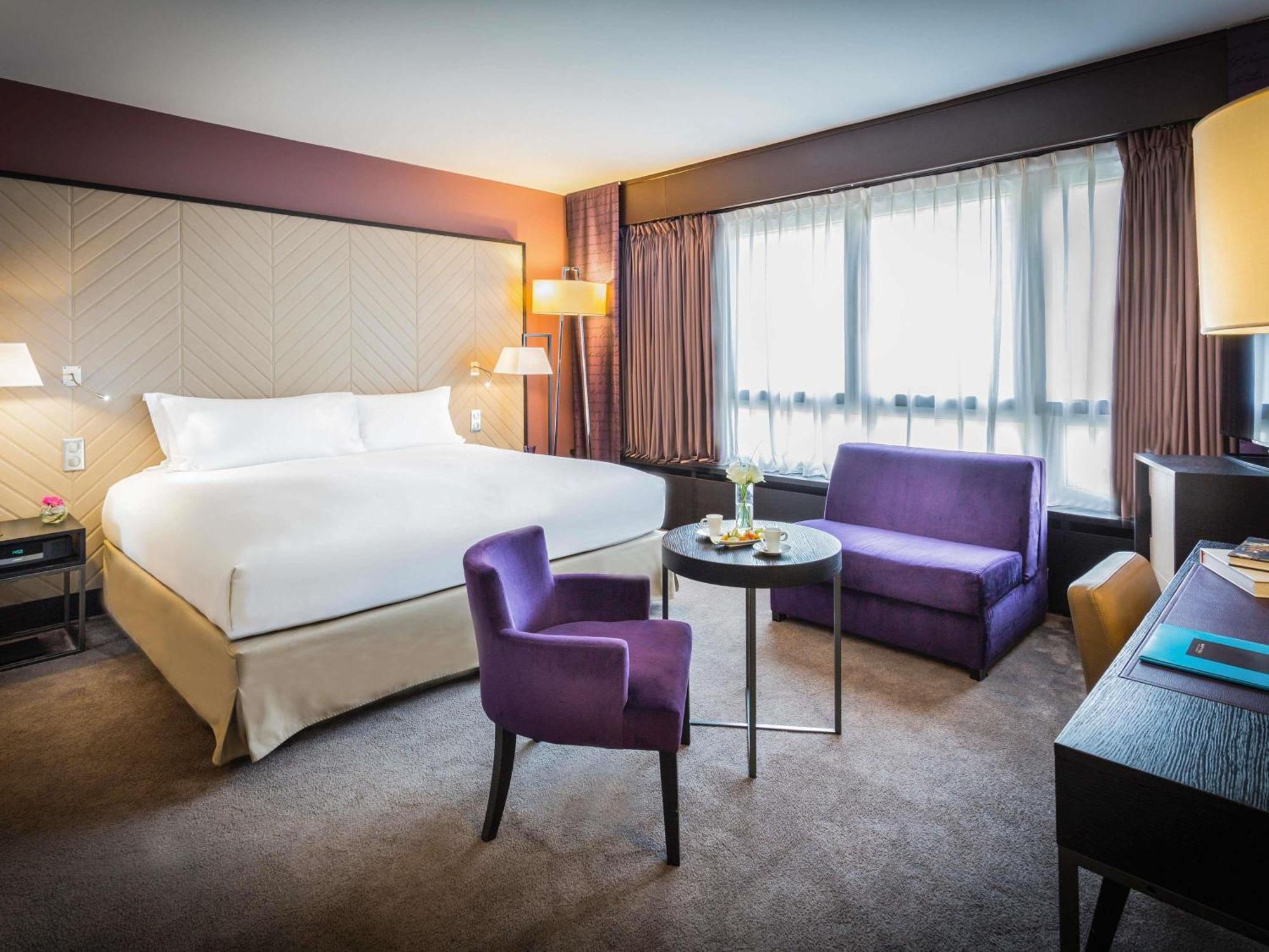 Triple Luxury Room with King Size Bed or Twin Beds, with Single Sofa Bed with View