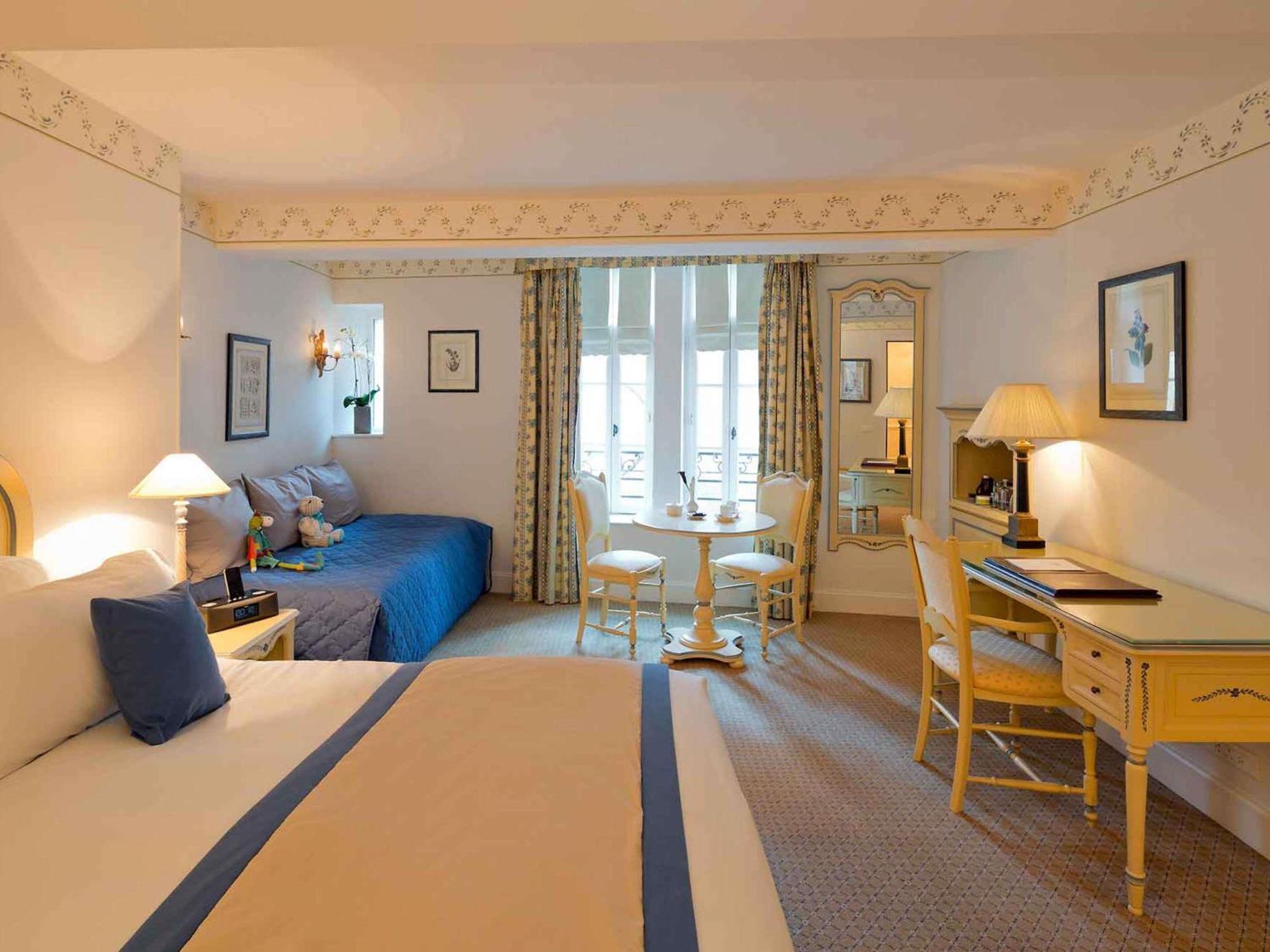 Family Room One Double Two Single Beds,1716978184:JPEG