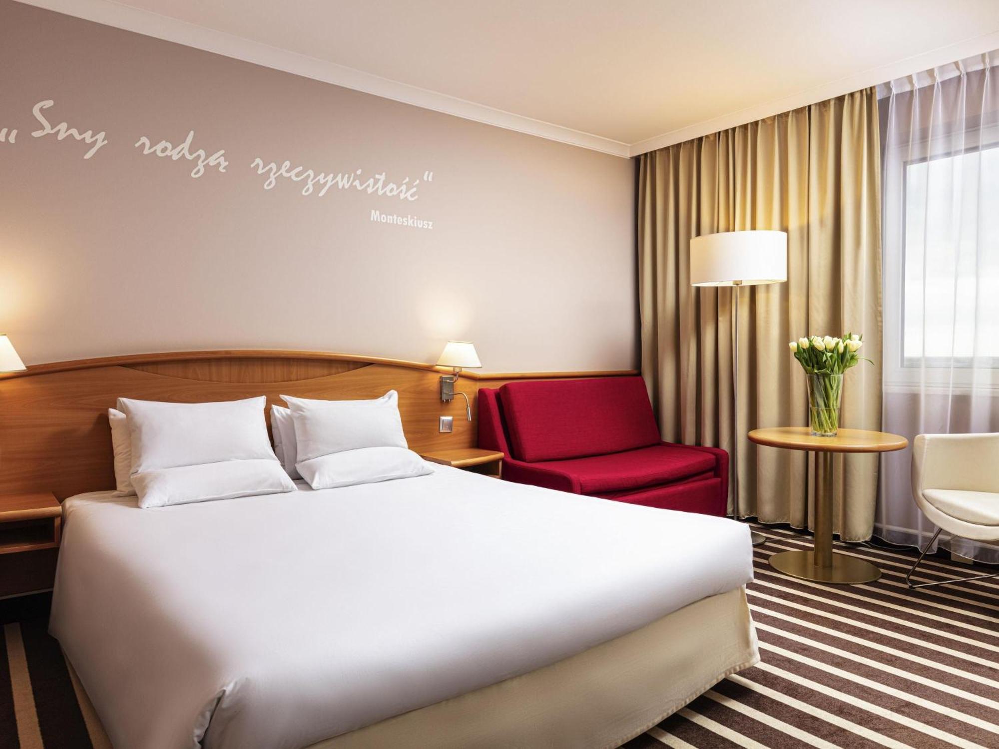 Spacious Comfortable Room Queen Bed