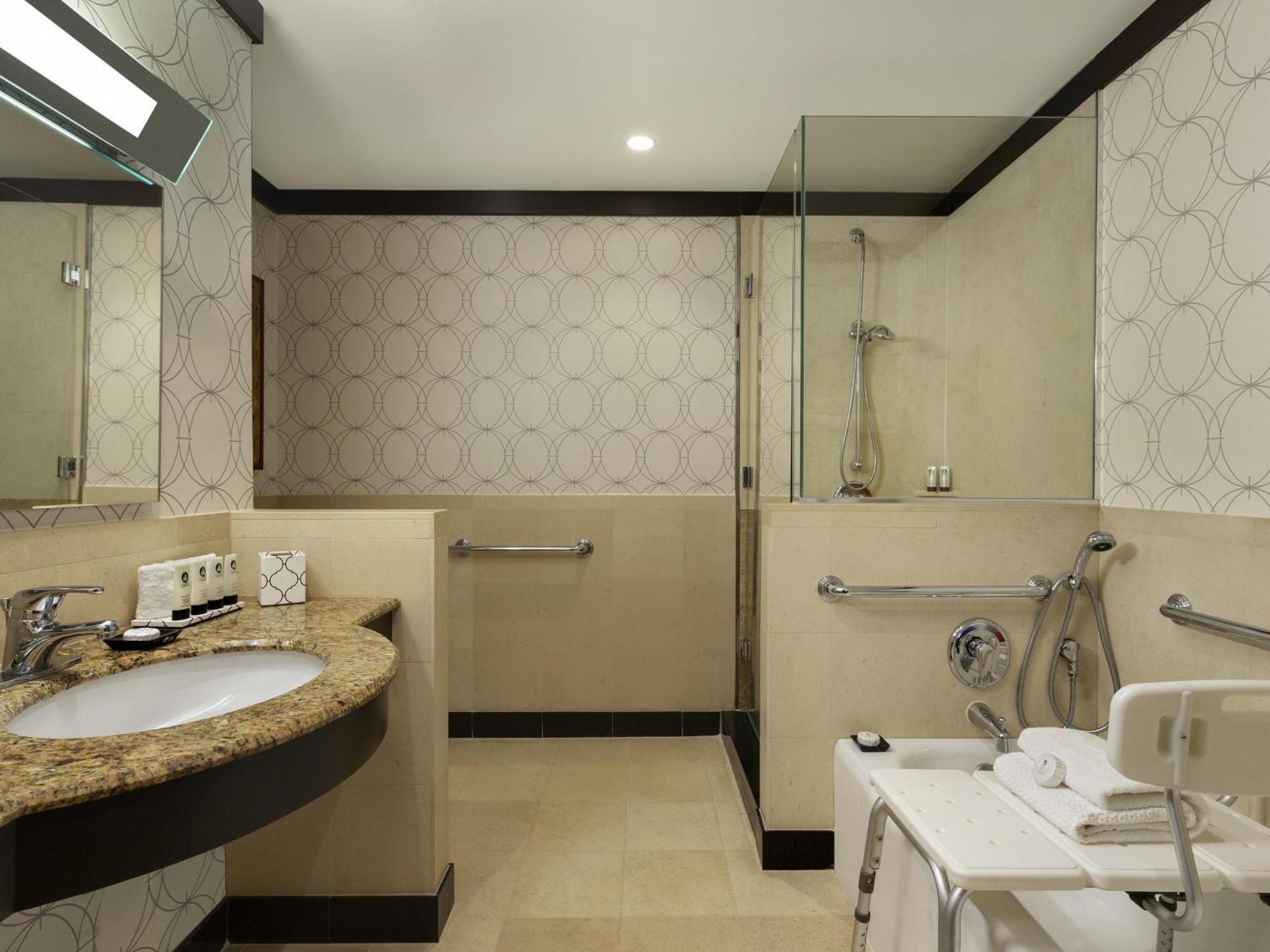 Superior King Room Bath Tub Mobility Accessible