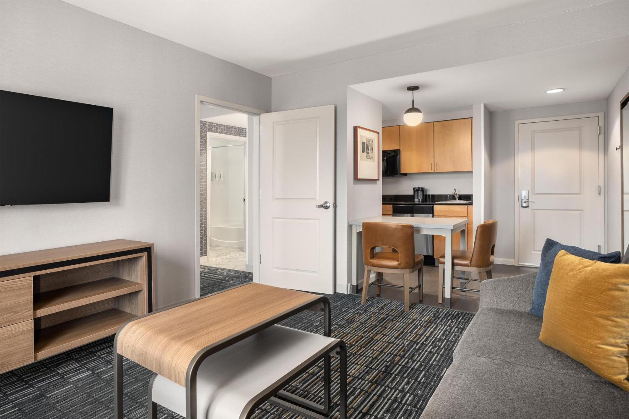 One-Bedroom King Suite Non-Smoking