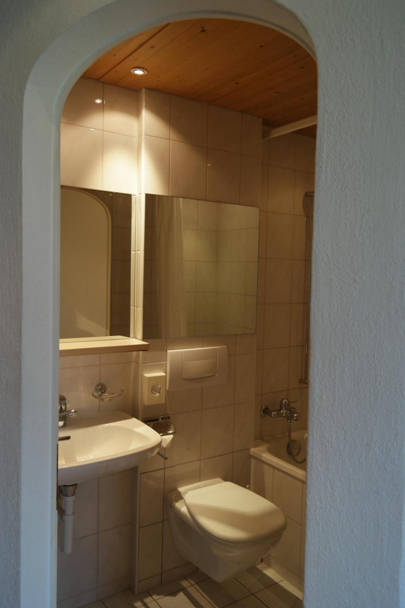 Standard Twin Room with Mountain View