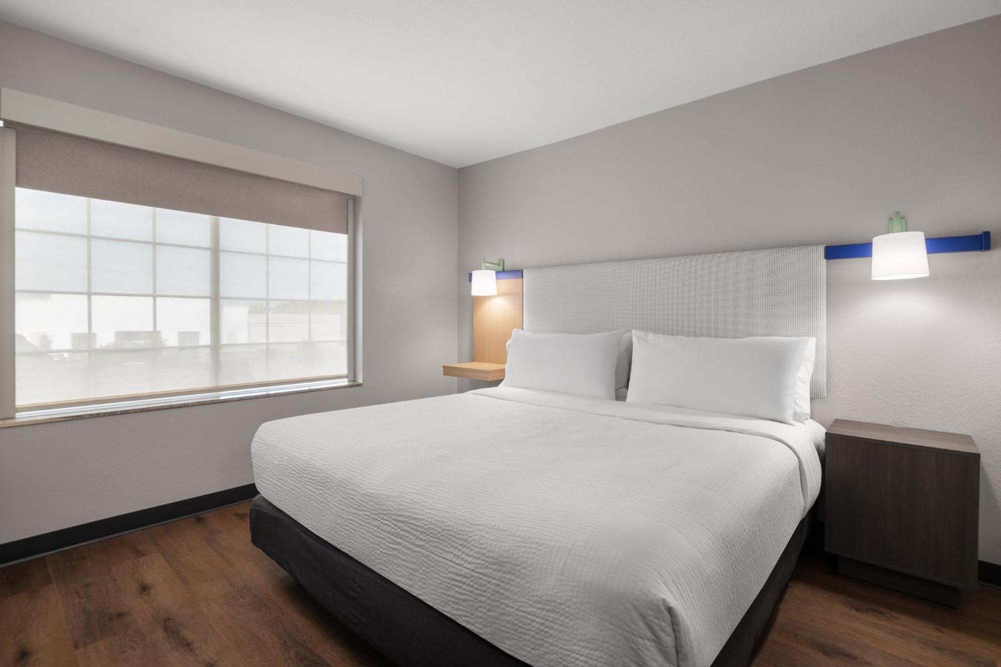 One-Bedroom King Suite
