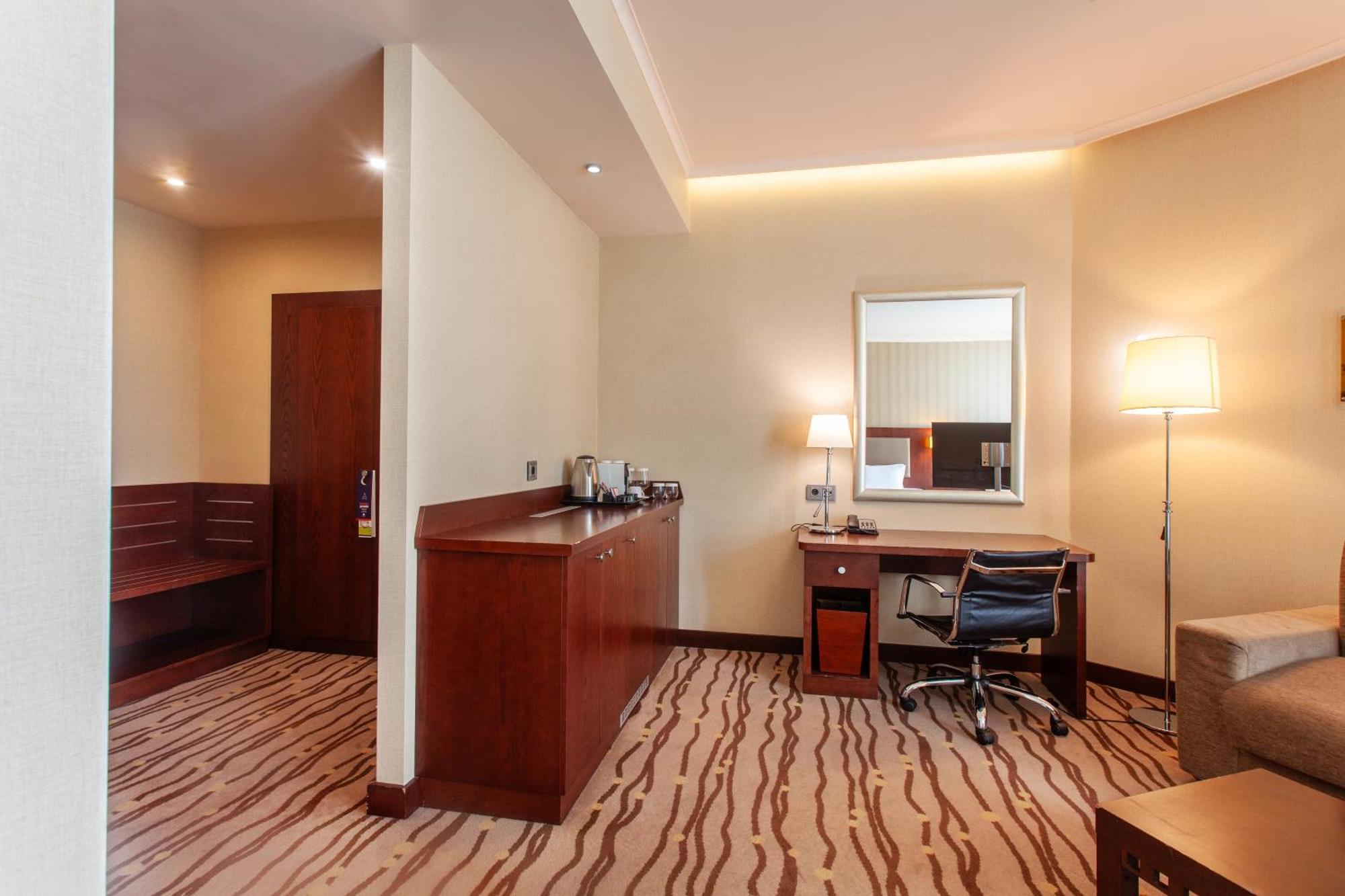 Deluxe King Room